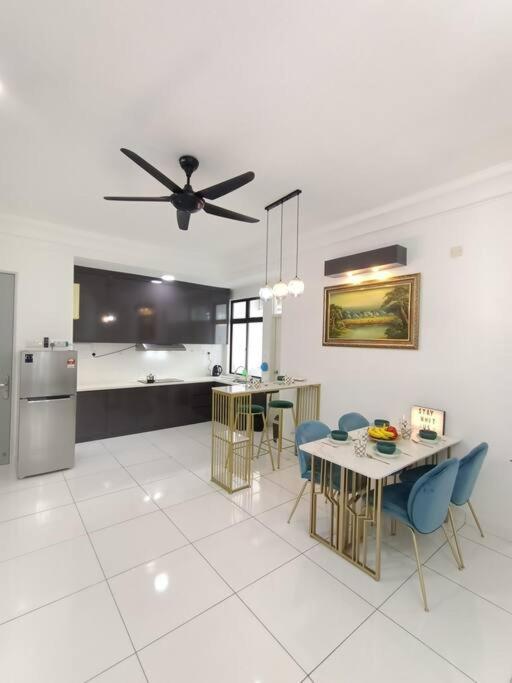 B2013The Platino Netflix 3Br Paradigm Mall By STAY
