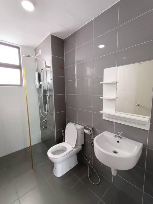 B2013The Platino Netflix 3Br Paradigm Mall By STAY