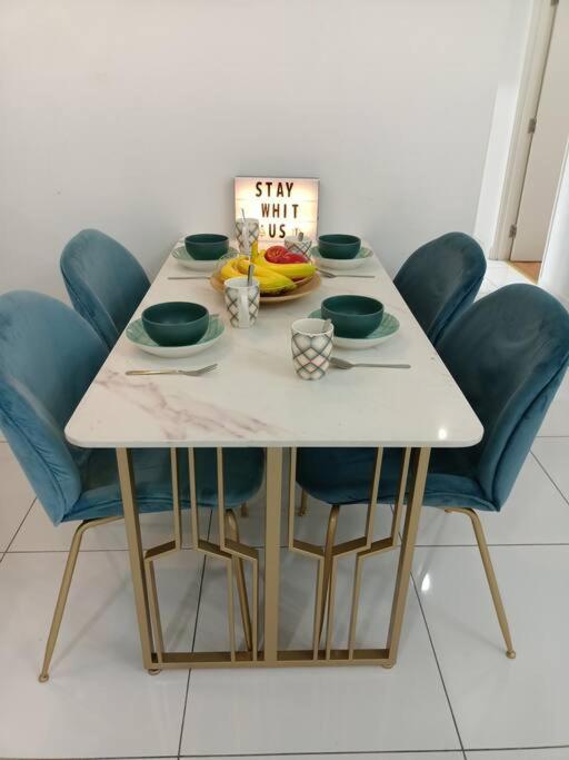 B2013The Platino Netflix 3Br Paradigm Mall By STAY