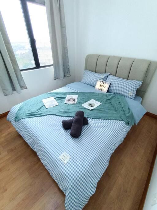 B2013The Platino Netflix 3Br Paradigm Mall By STAY