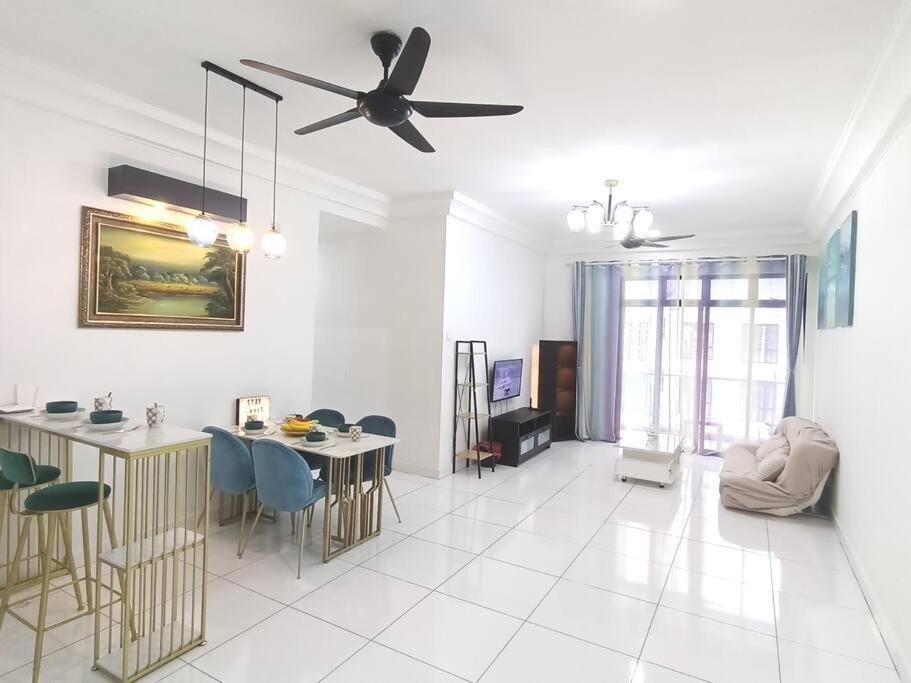 B2013The Platino Netflix 3Br Paradigm Mall By STAY