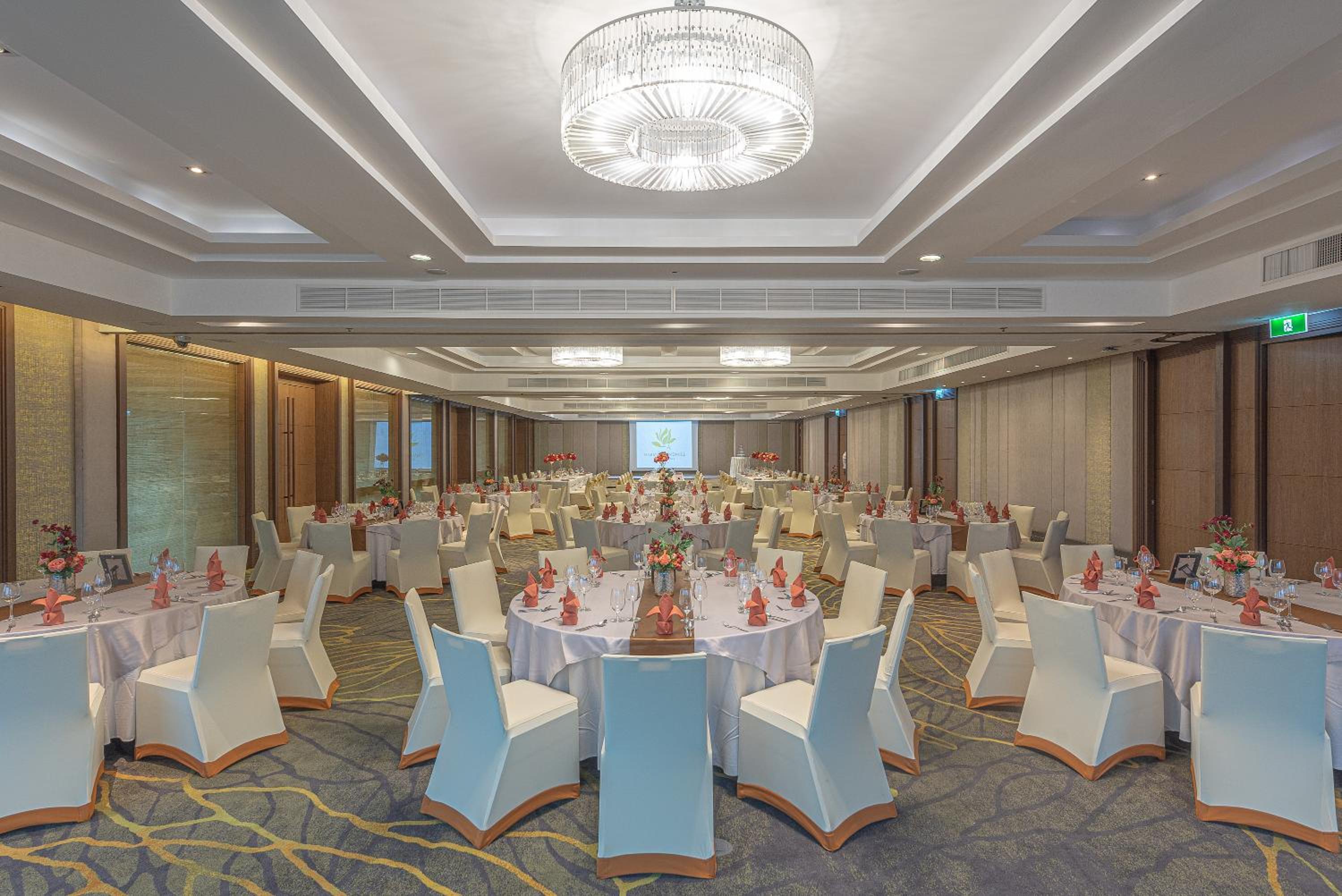 Summit Windmill Golf Suite Hotel at Suvarnabhumi