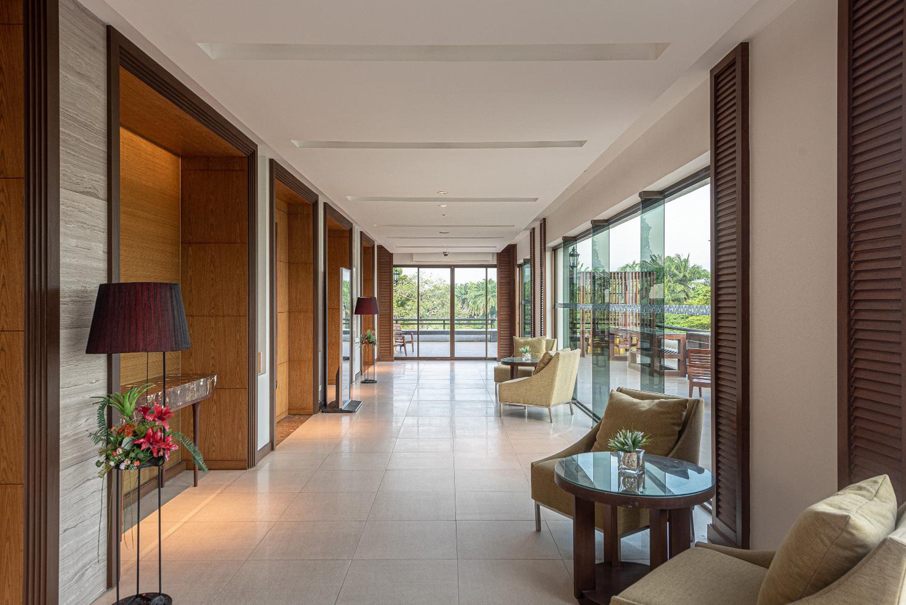 Summit Windmill Golf Suite Hotel at Suvarnabhumi