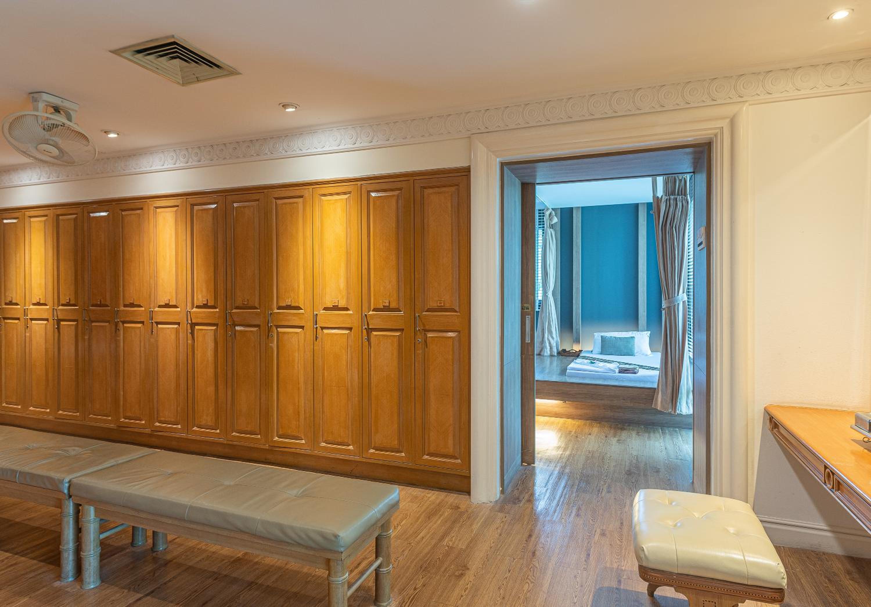 Summit Windmill Golf Suite Hotel at Suvarnabhumi
