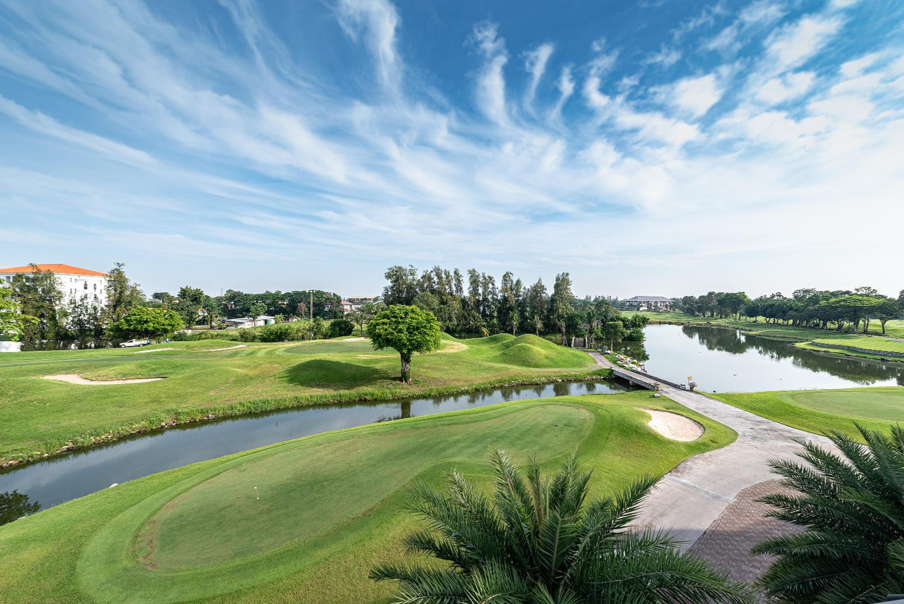 Summit Windmill Golf Suite Hotel at Suvarnabhumi