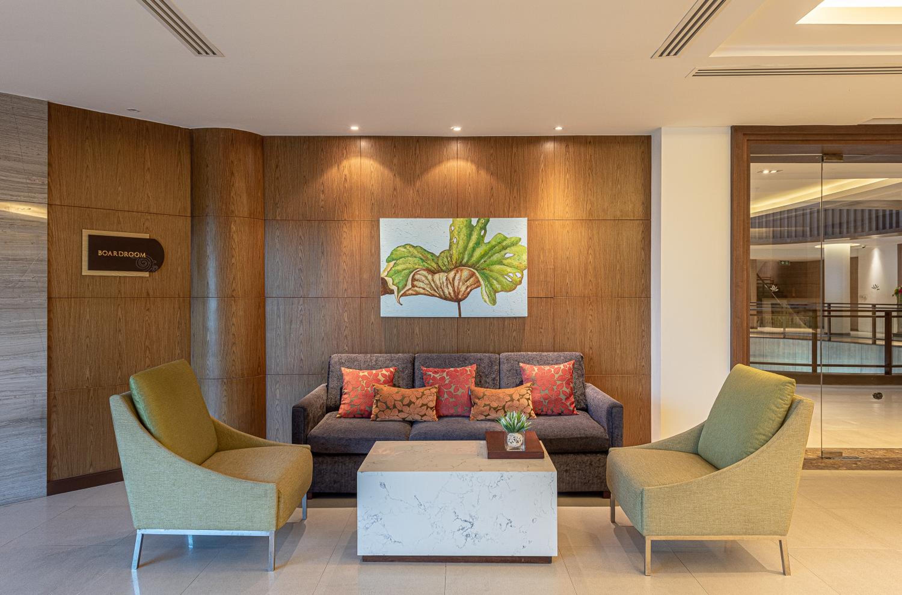Summit Windmill Golf Suite Hotel at Suvarnabhumi