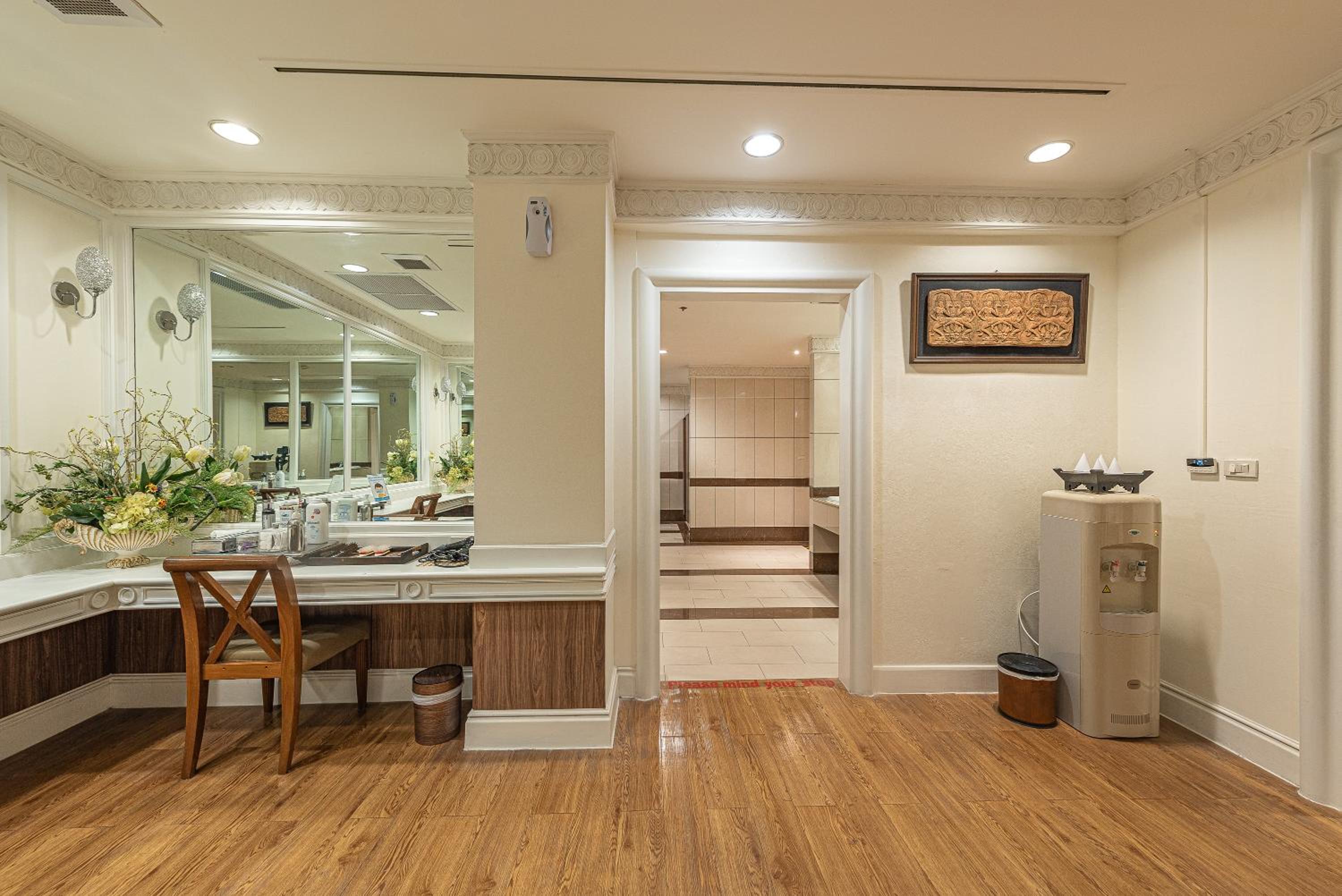Summit Windmill Golf Suite Hotel at Suvarnabhumi
