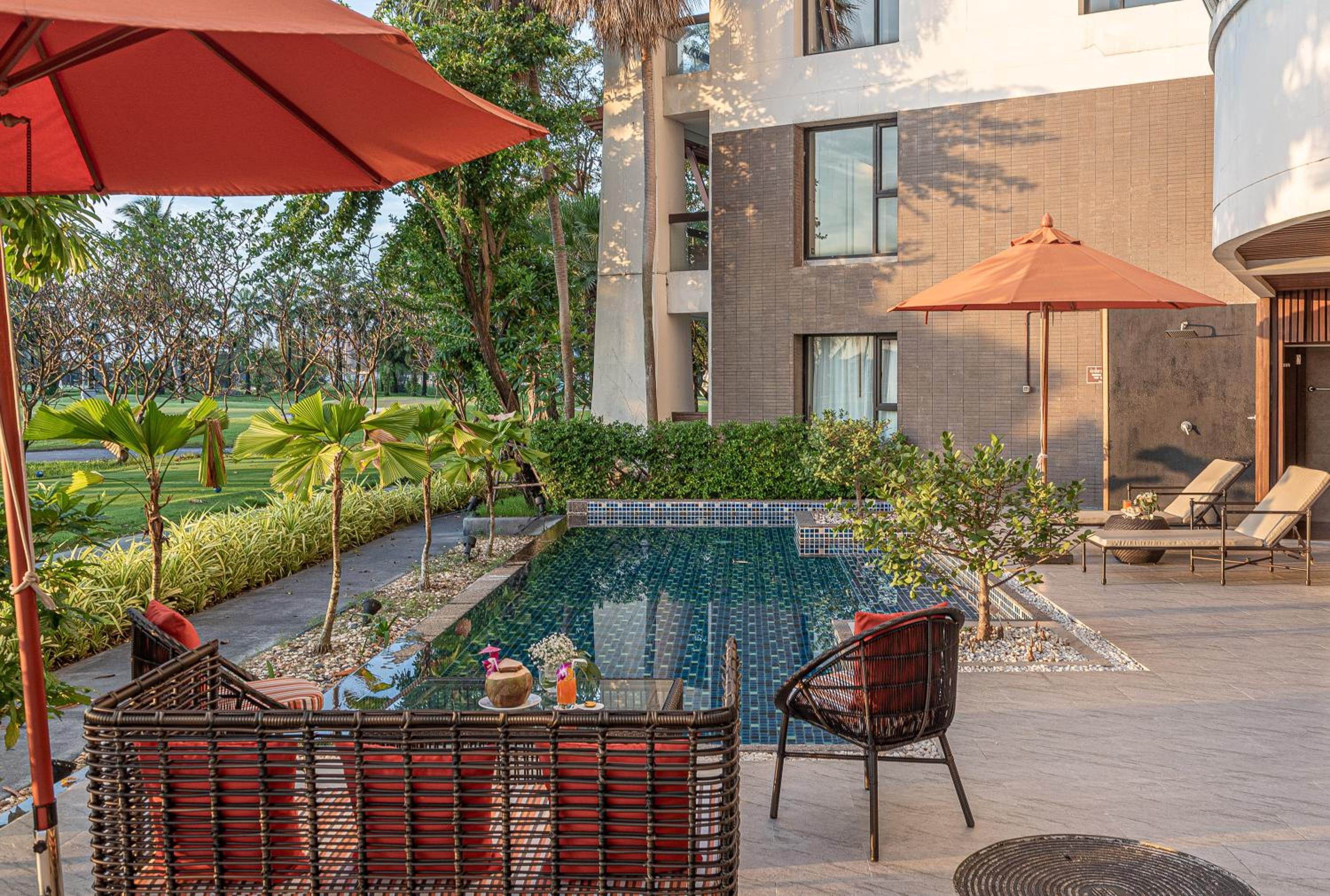 Summit Windmill Golf Suite Hotel at Suvarnabhumi