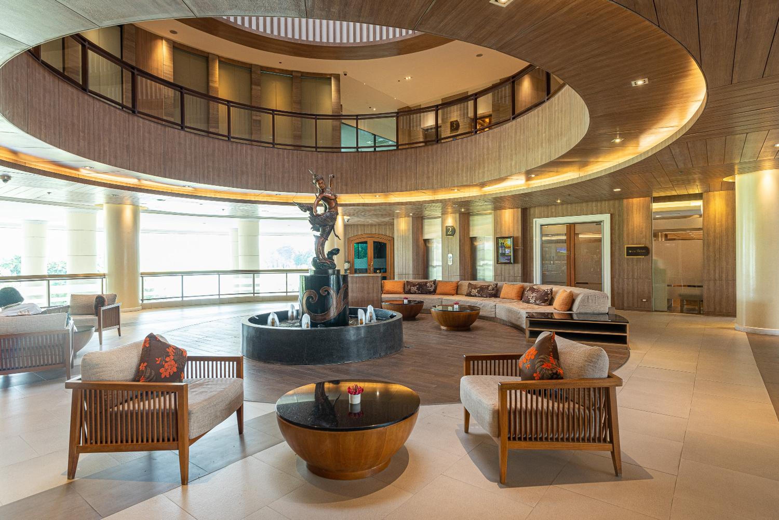Summit Windmill Golf Suite Hotel at Suvarnabhumi