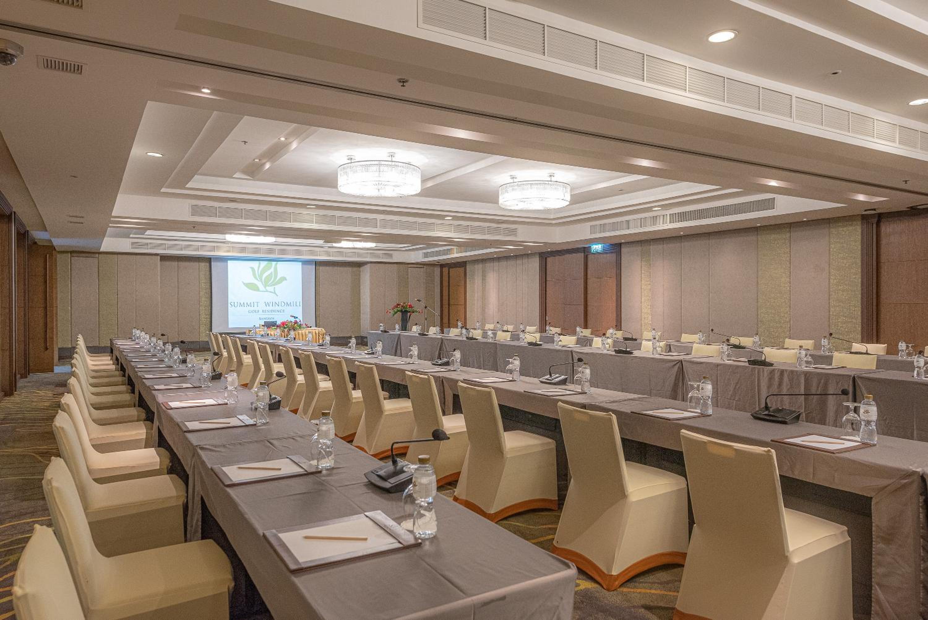 Summit Windmill Golf Suite Hotel at Suvarnabhumi