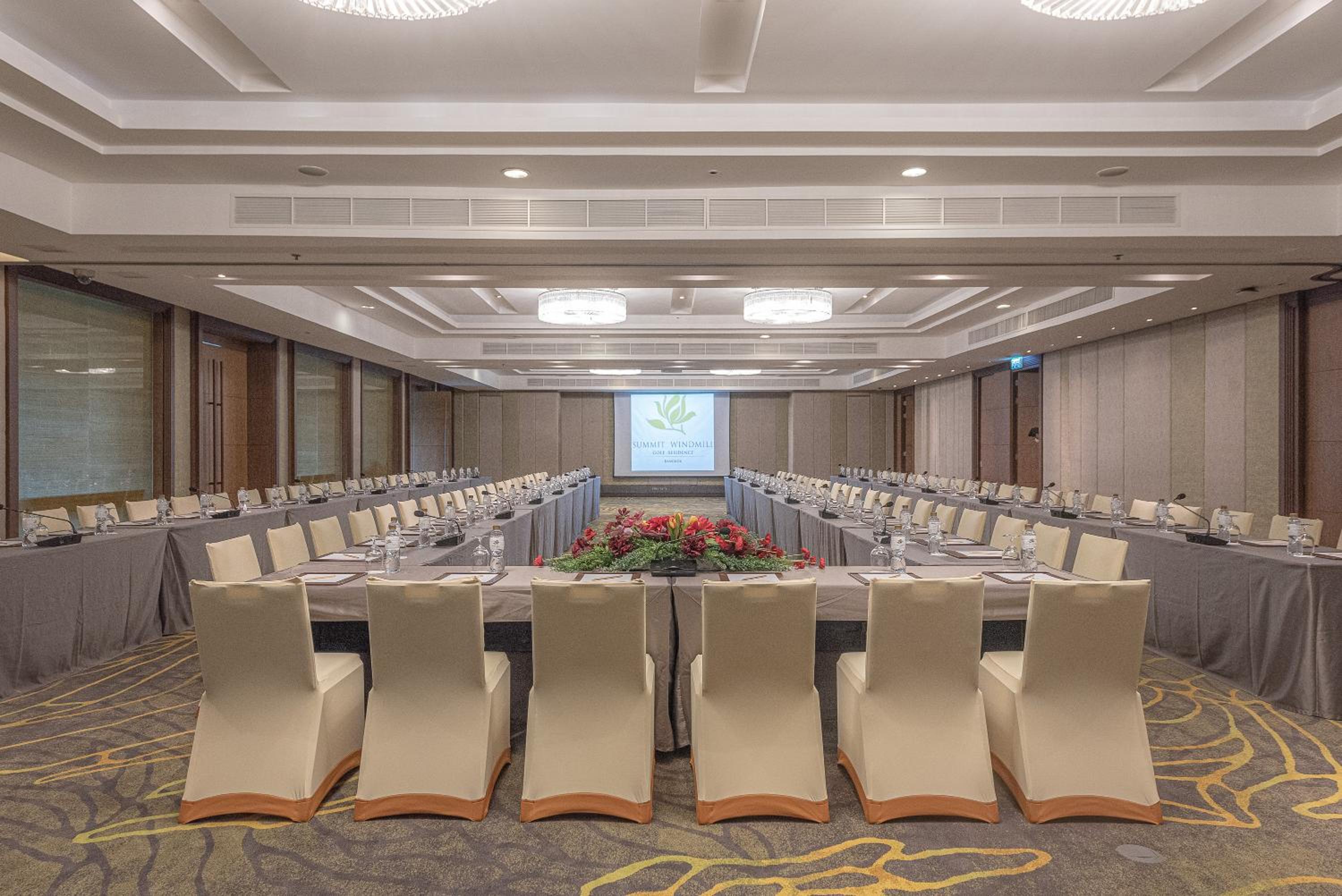 Summit Windmill Golf Suite Hotel at Suvarnabhumi