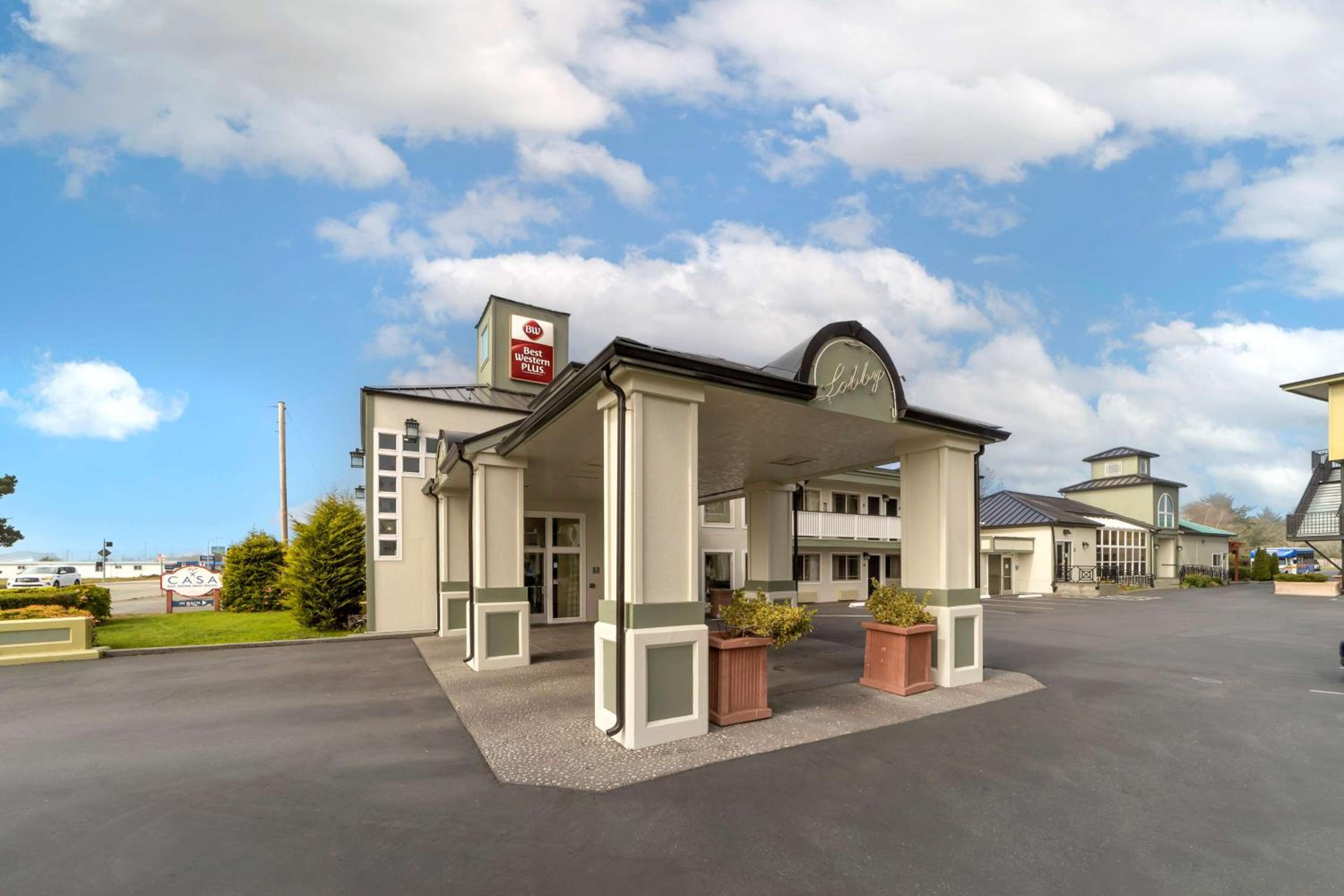 Crescent City Vacations - Best Western Plus Northwoods Inn - Property Image 1
