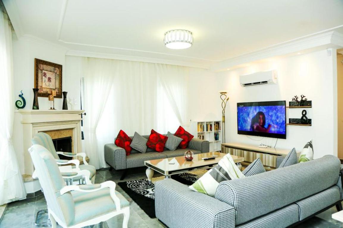 Villa-Sleeps 9-Parking-Pool-Bbq-Hot tub-Pets view 4