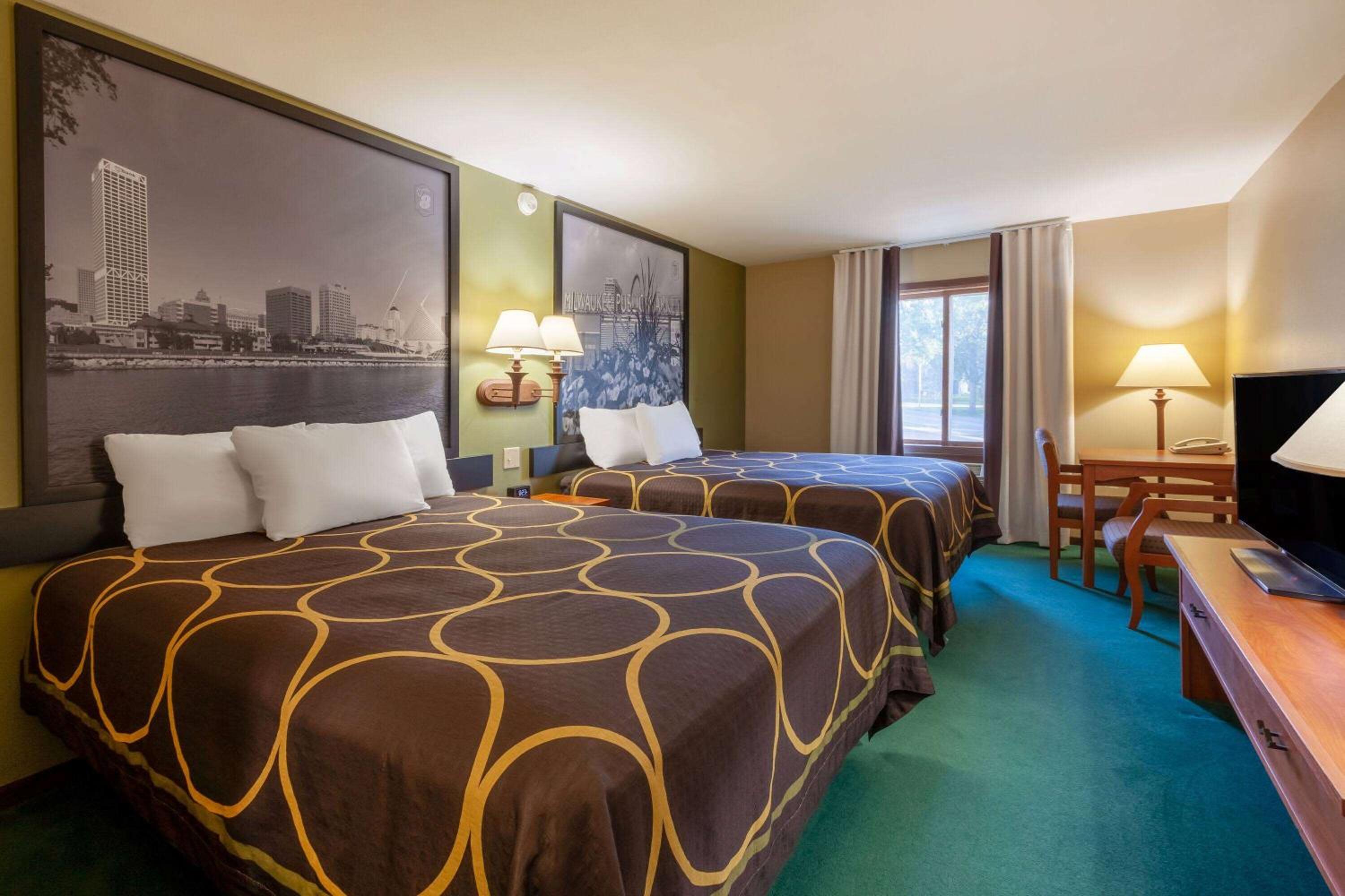 Super 8 by Wyndham Berlin WI view 4