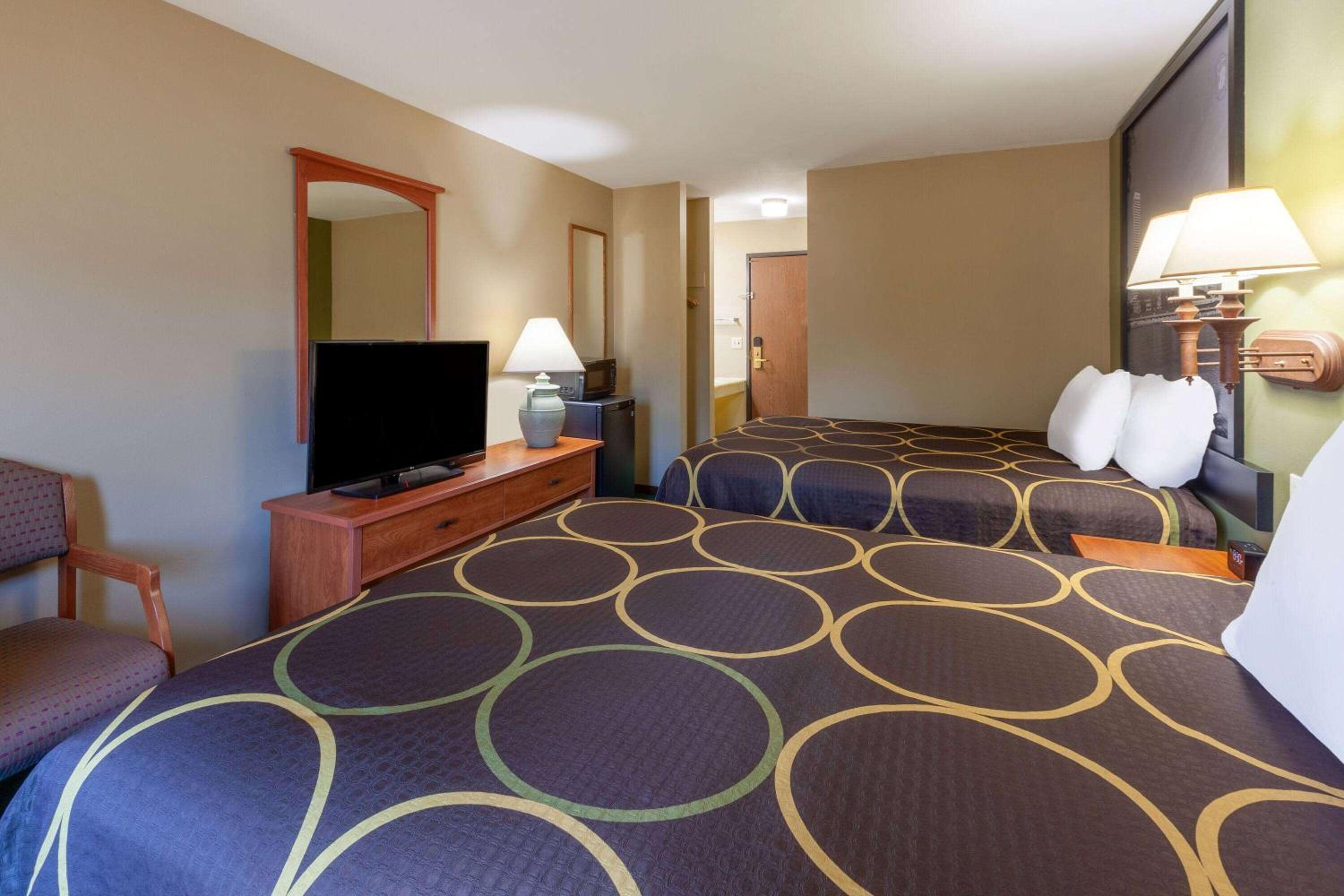 Super 8 by Wyndham Berlin WI view 5