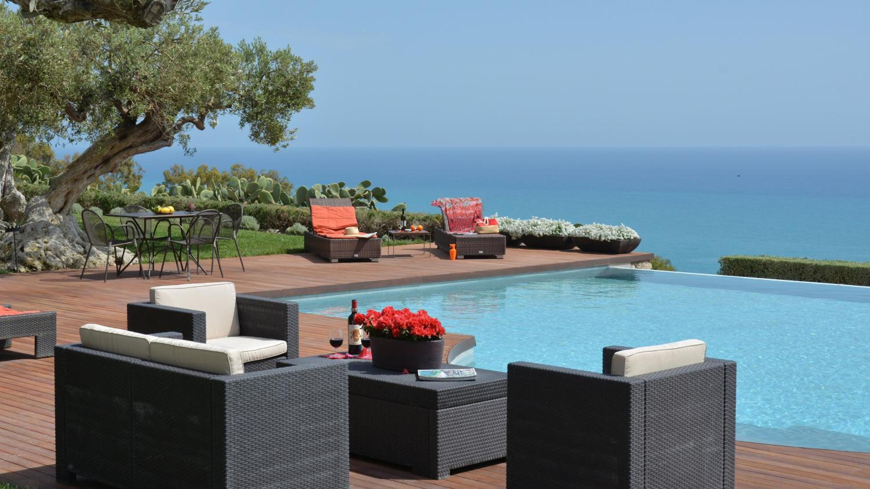 VILLA TERRA DEL SOLE 8, Emma Villas view 5