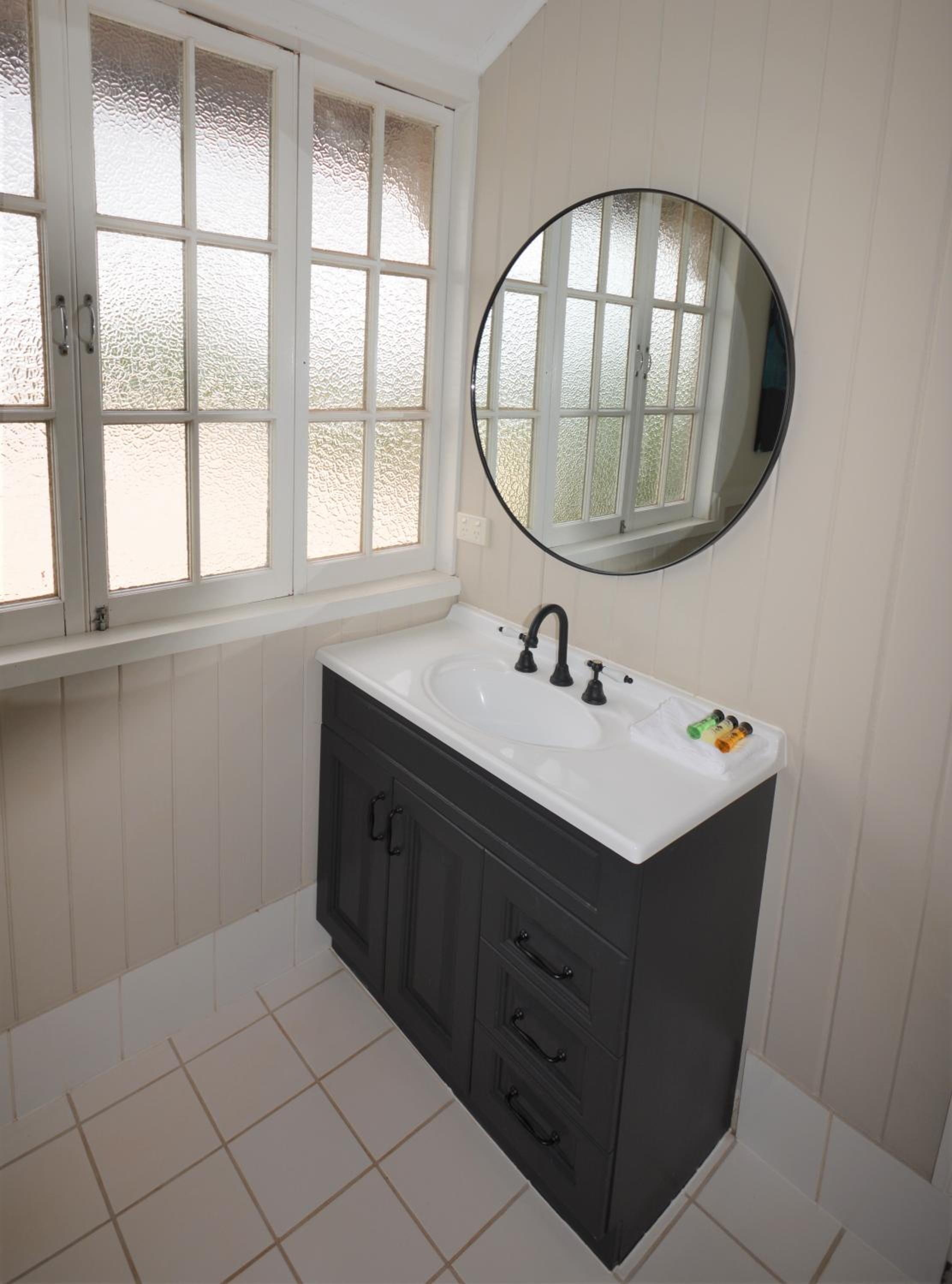 Childers Charmer with Aircon, WIFI & modern luxuries