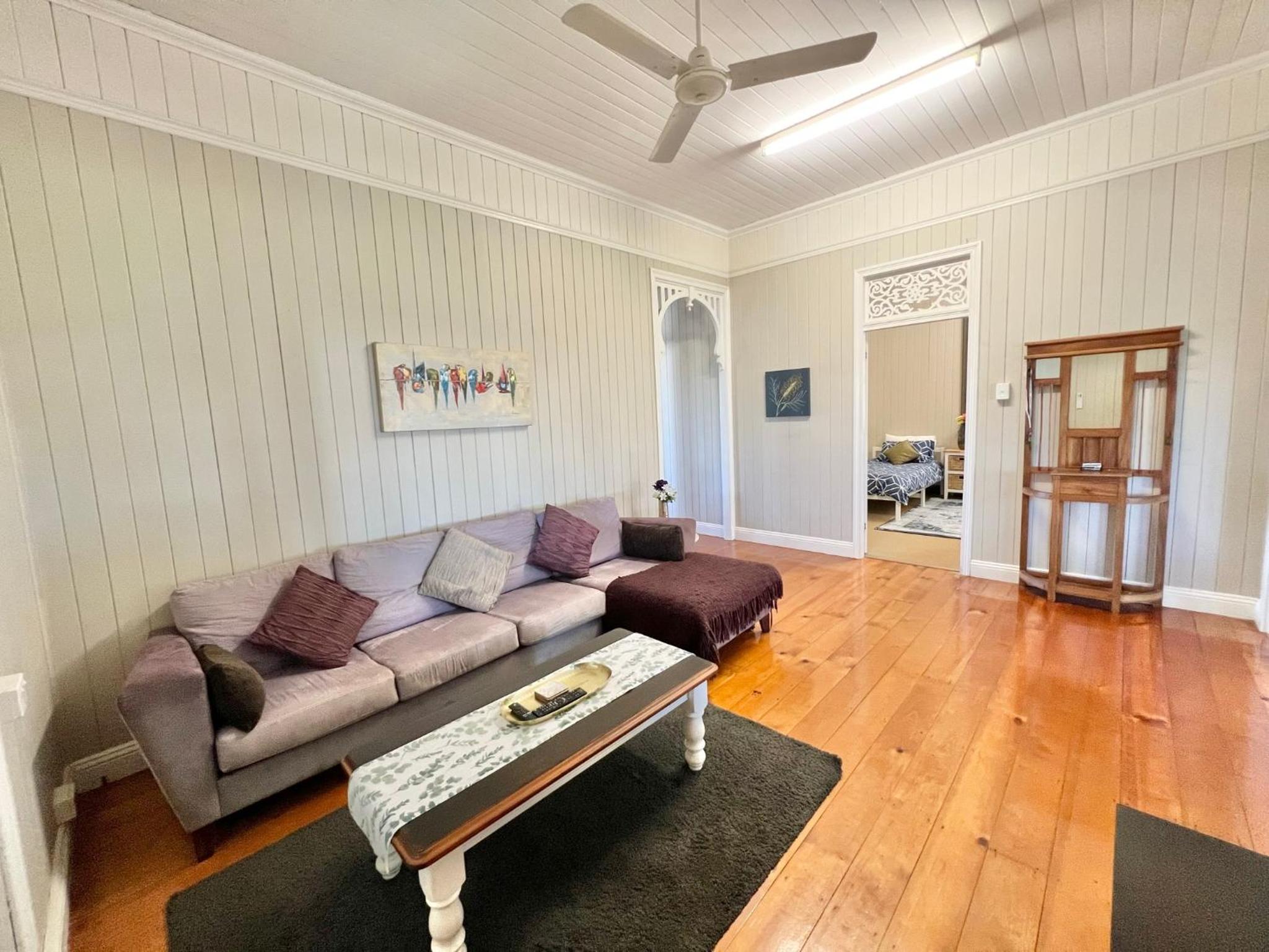 Childers Charmer with Aircon, WIFI & modern luxuries