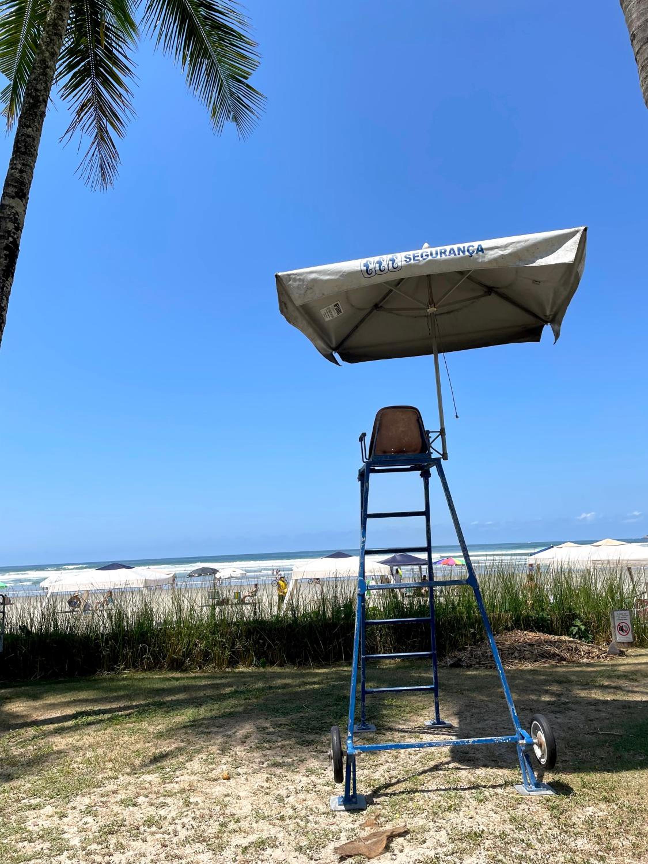 Apto pé na areia com linda vista do mar