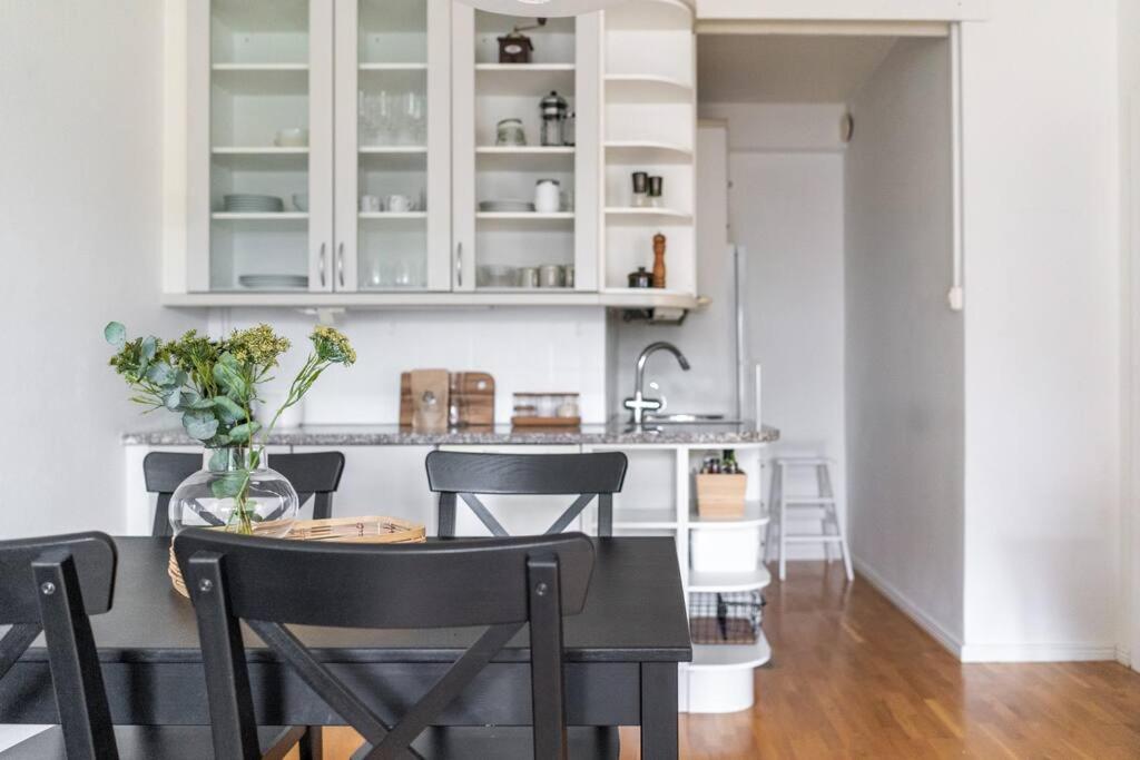 1br apartment with patio in Lauttasaari view 2