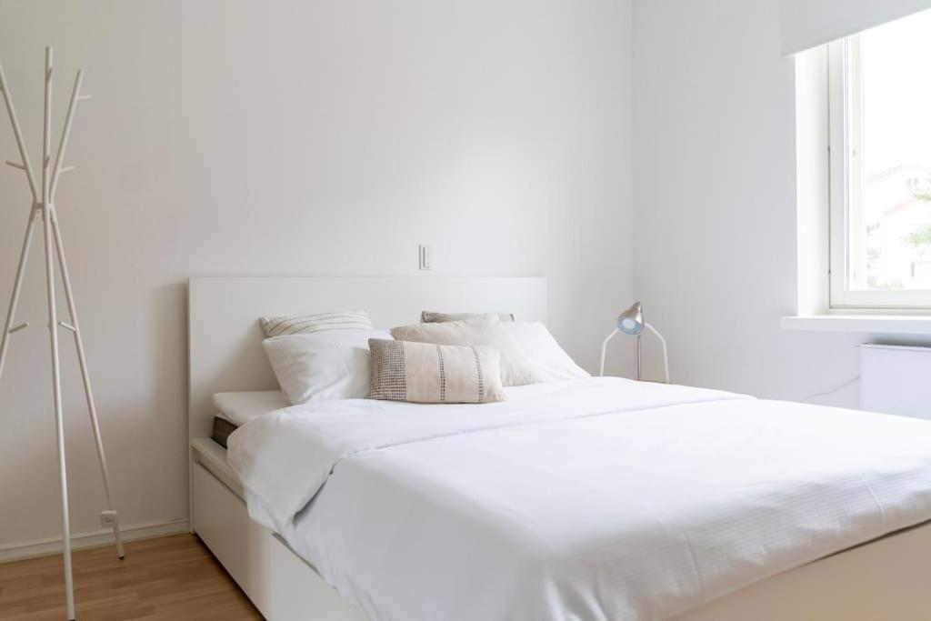 1br apartment with patio in Lauttasaari view 3