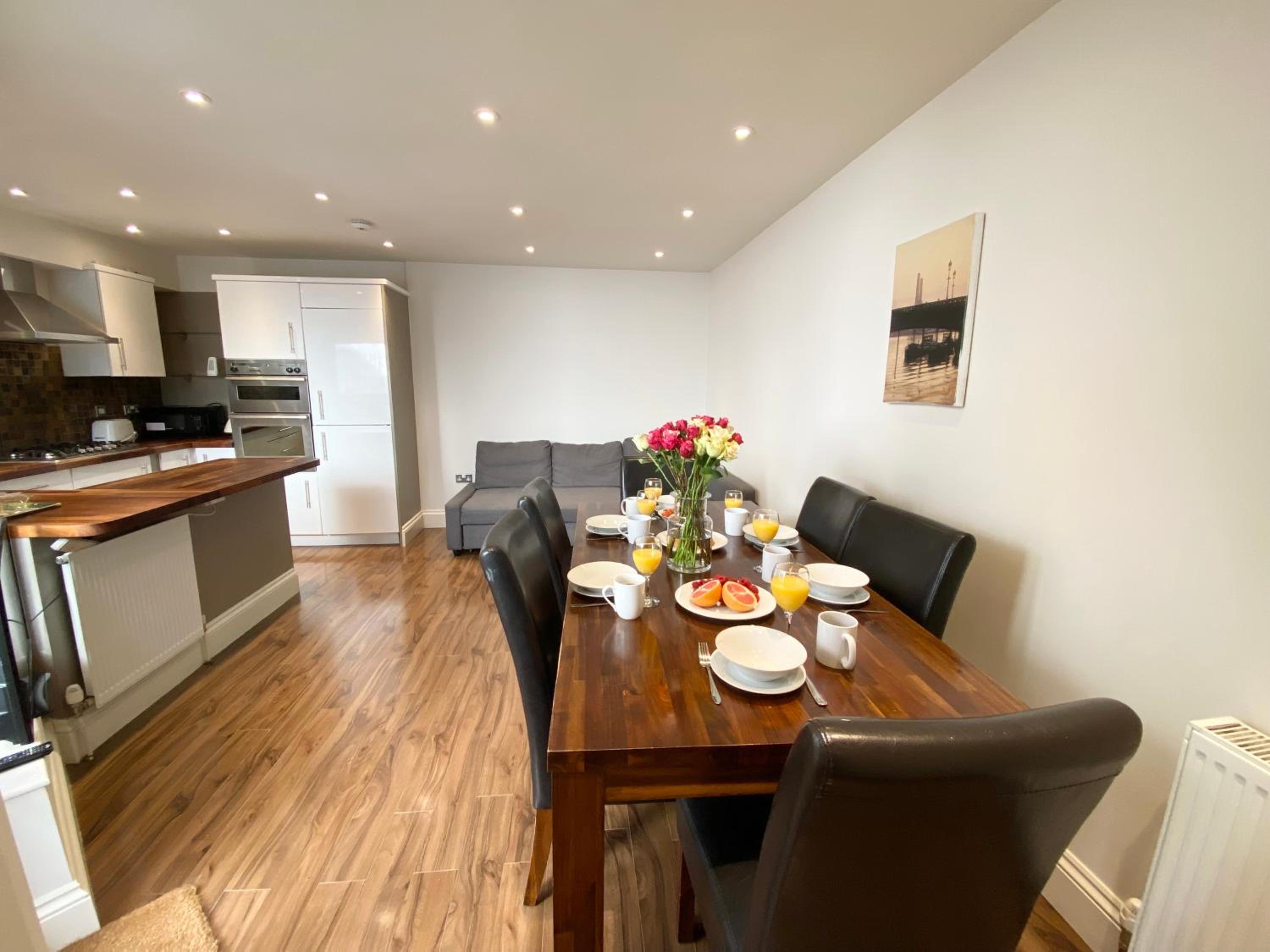Stylish Maisonette and Studio in Victoria