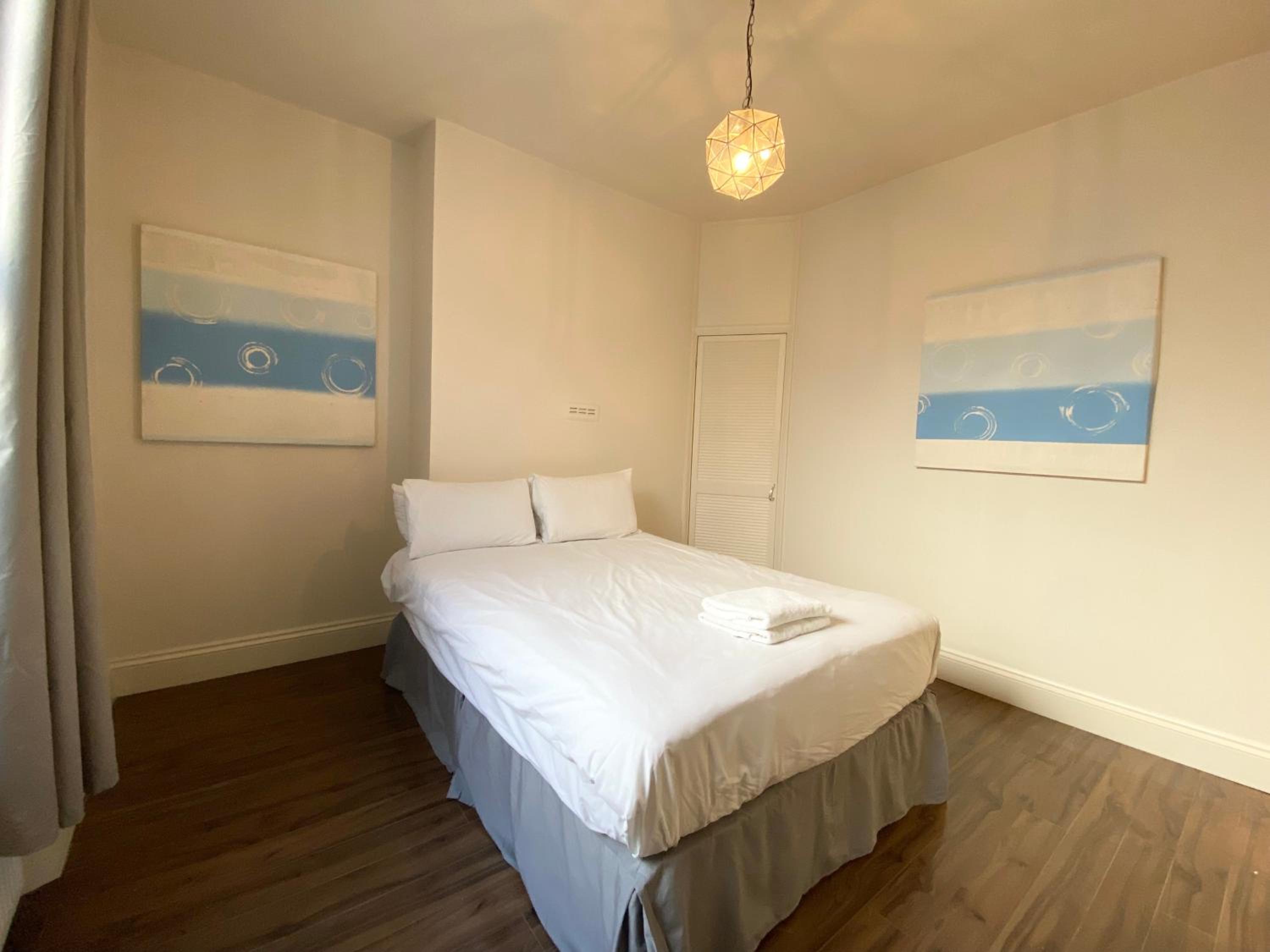 Stylish Maisonette and Studio in Victoria