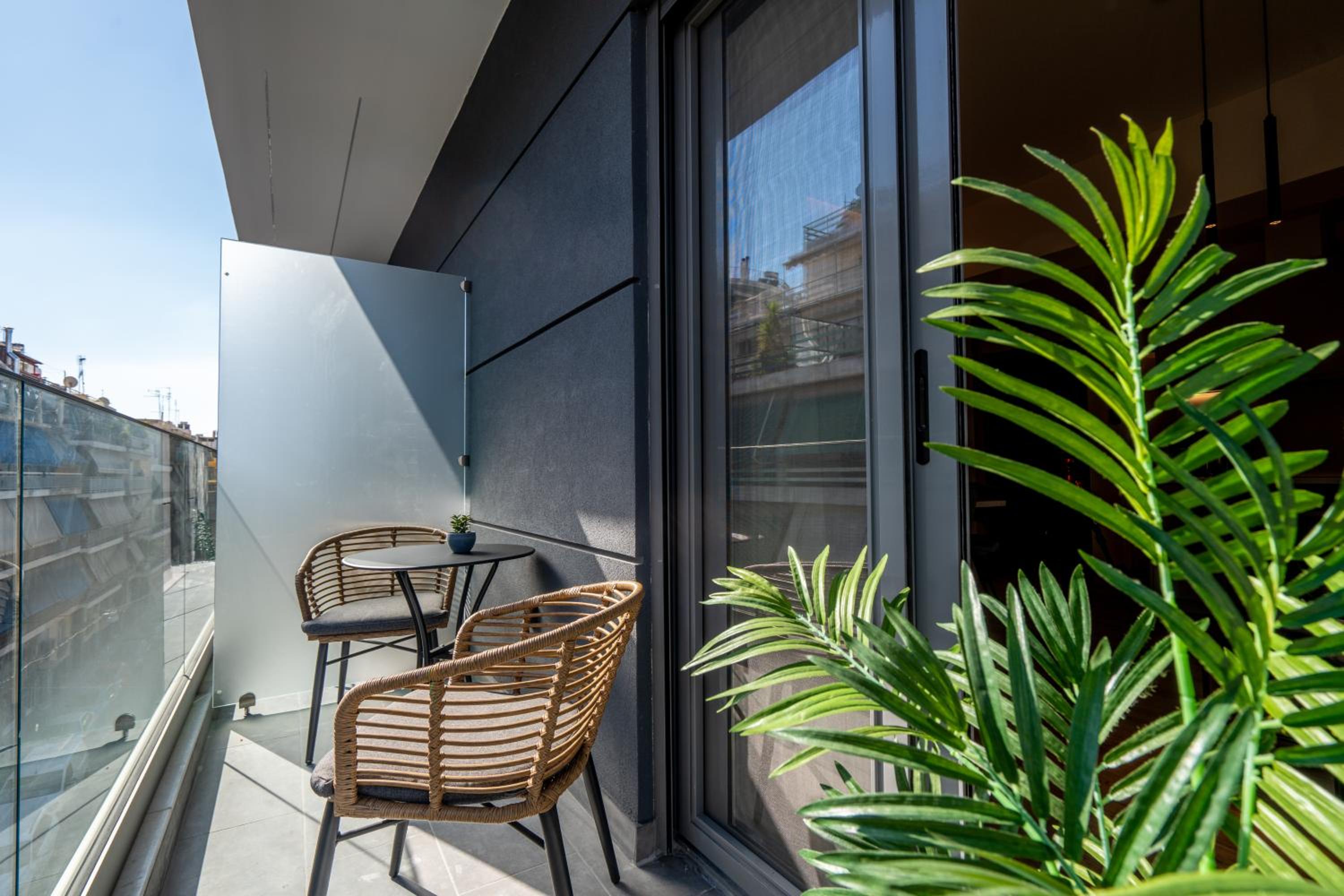 IO SUITES