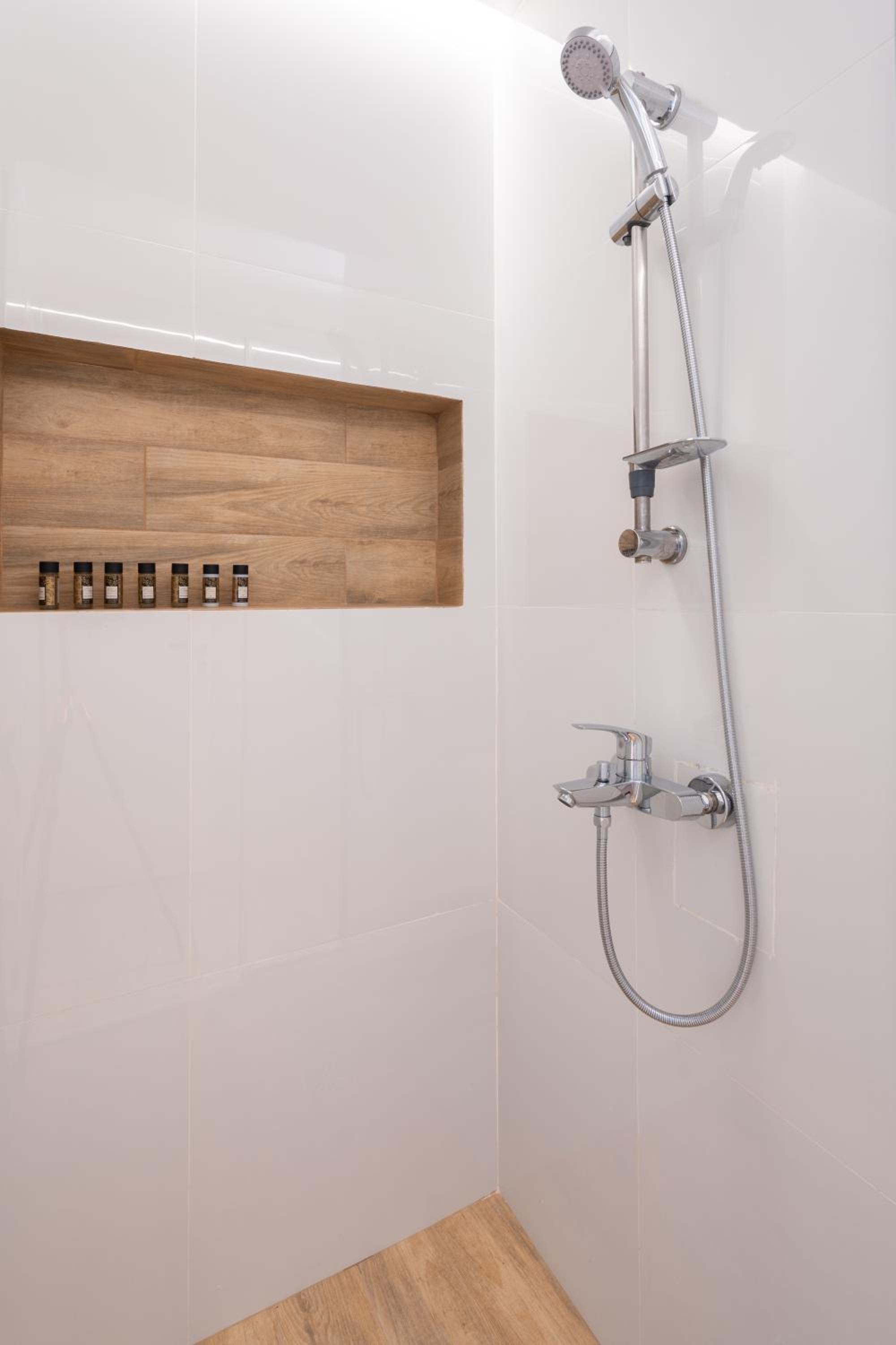 IO SUITES