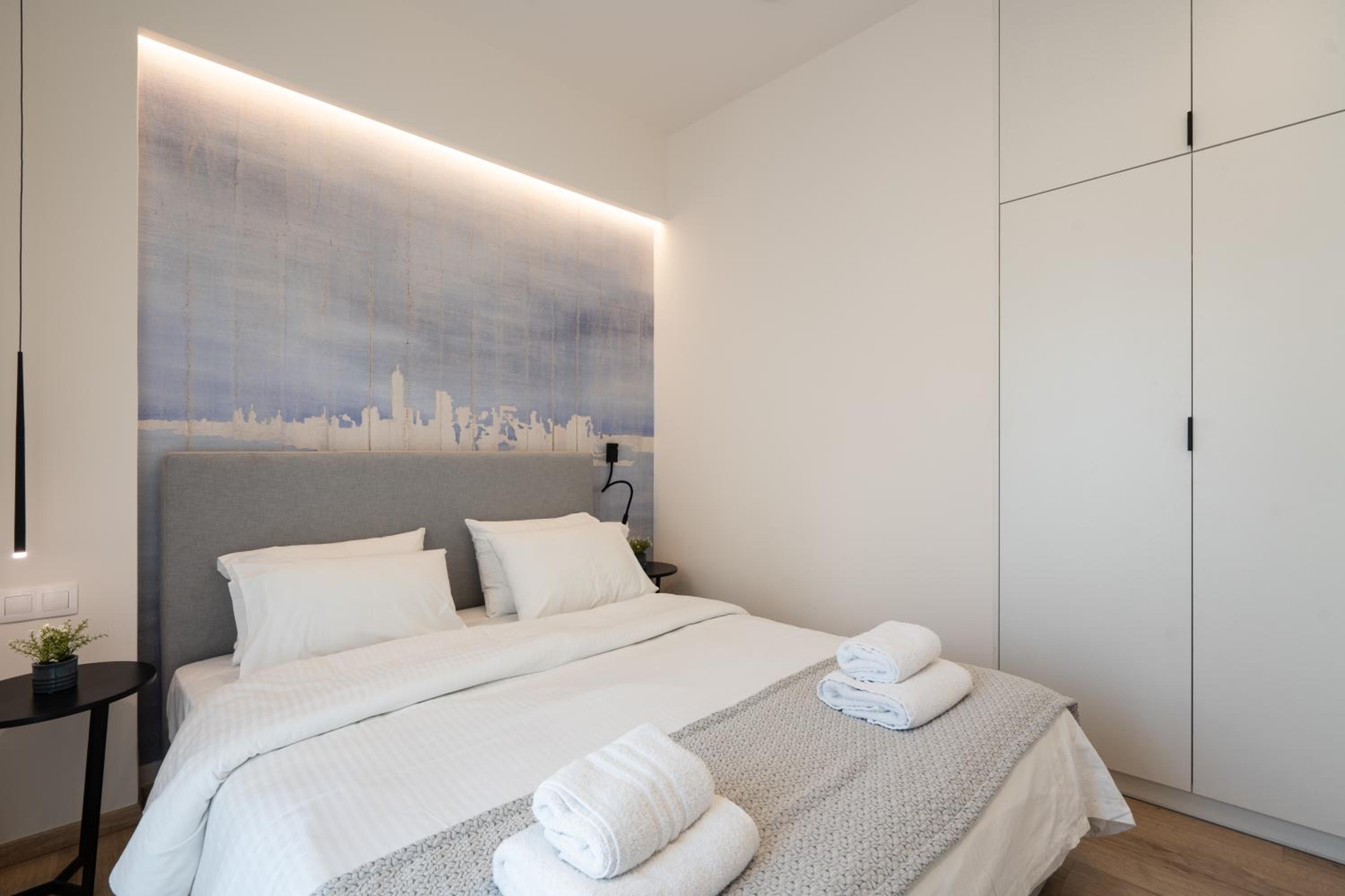 IO SUITES