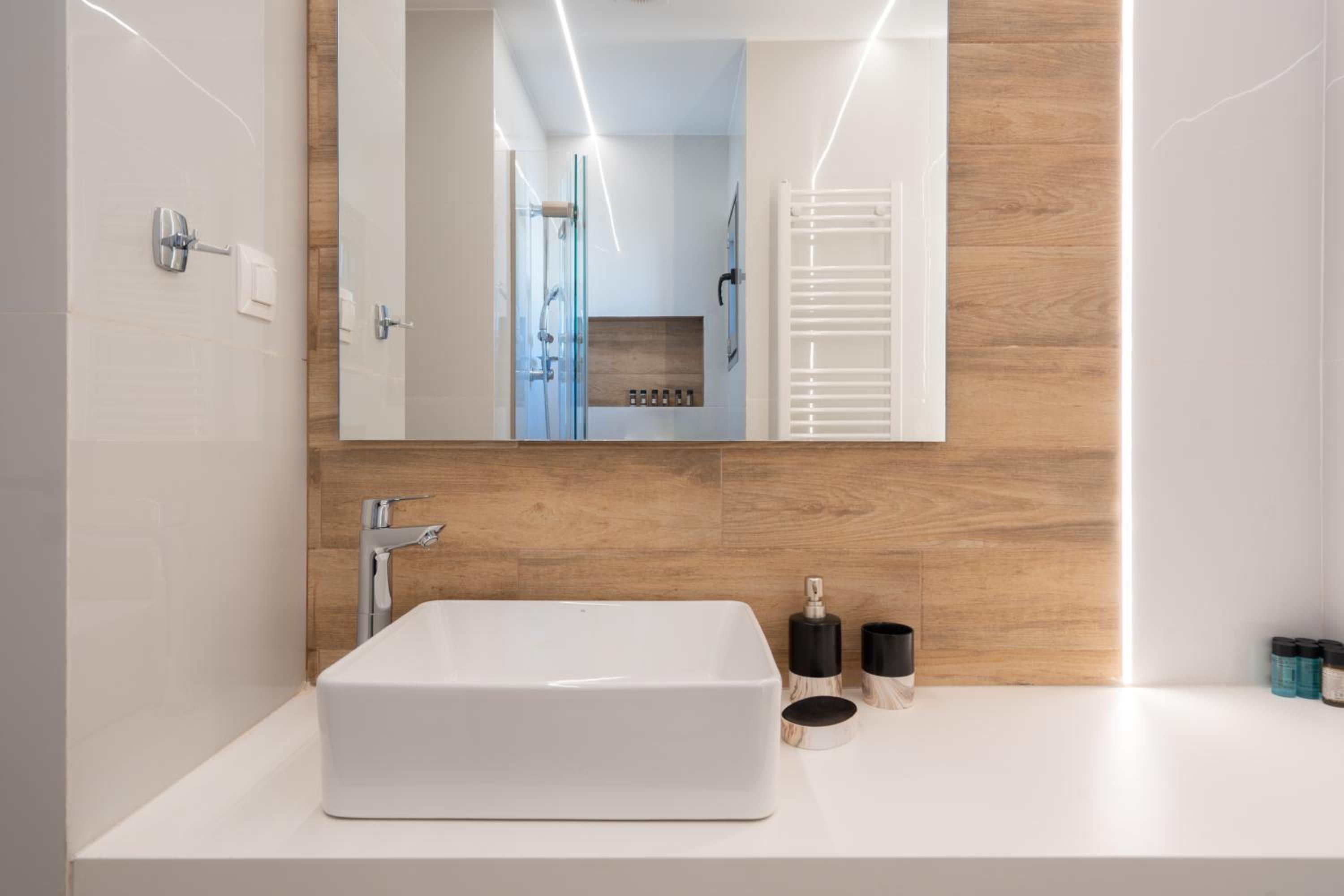 IO SUITES