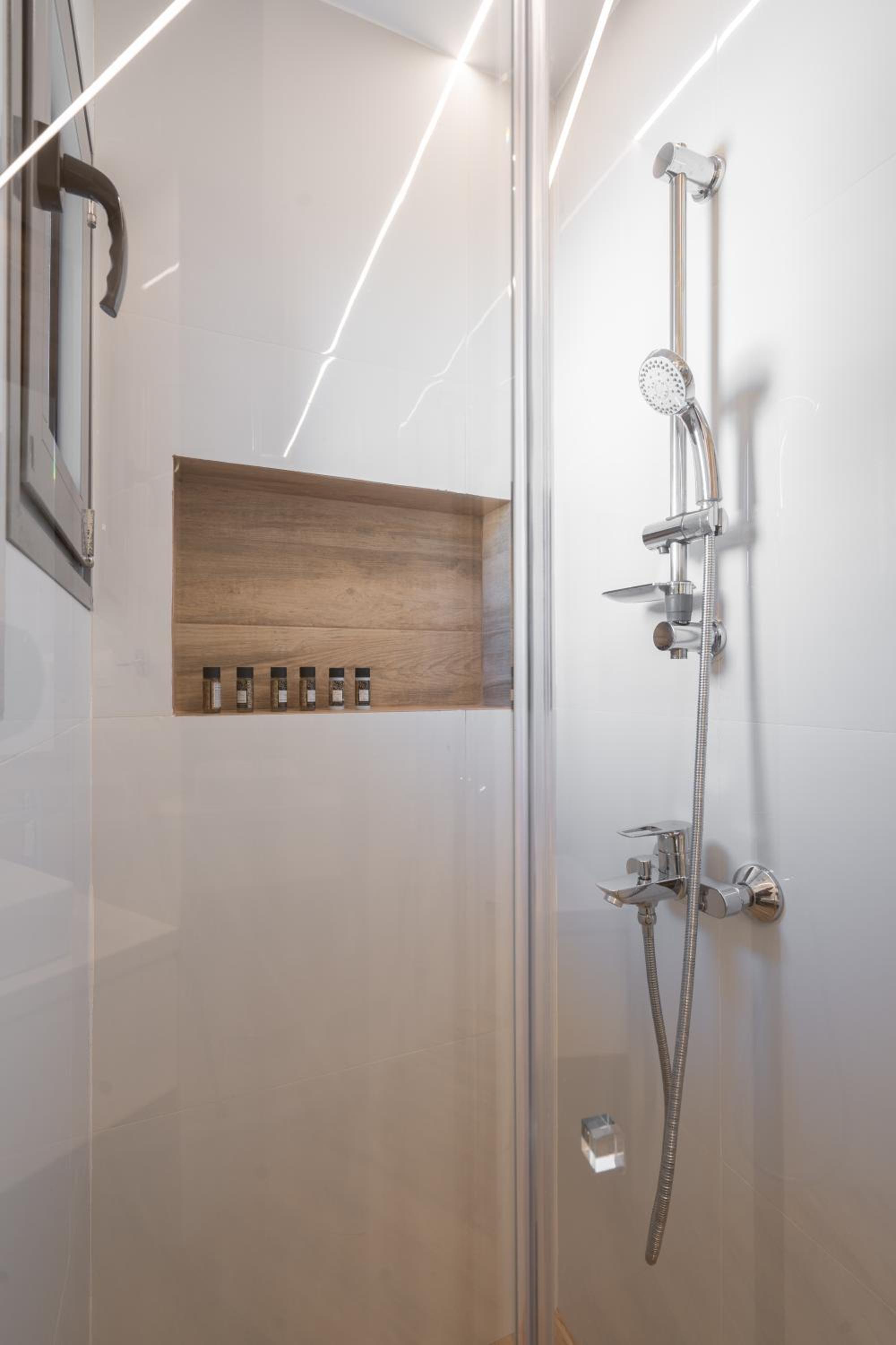 IO SUITES