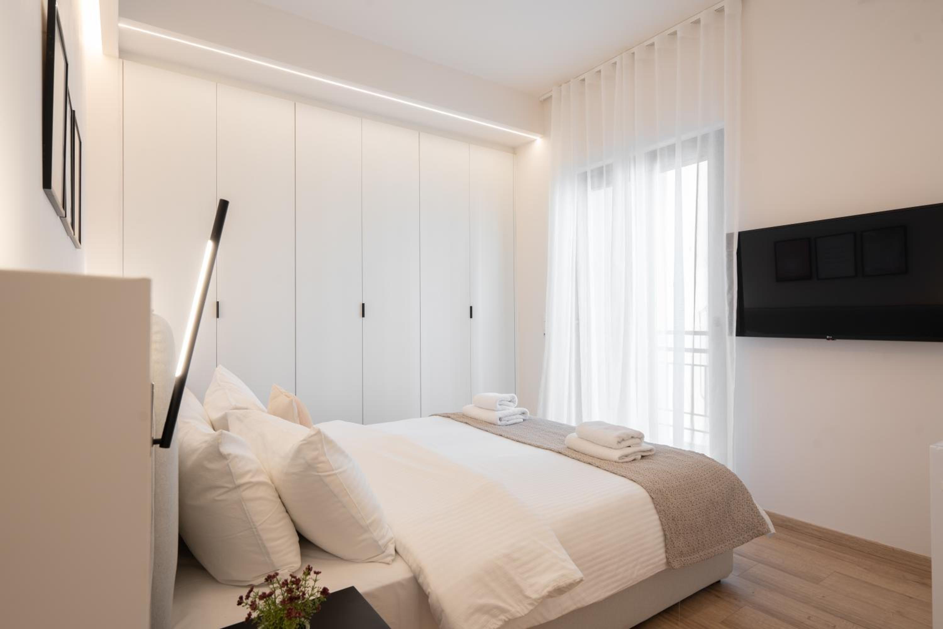 IO SUITES