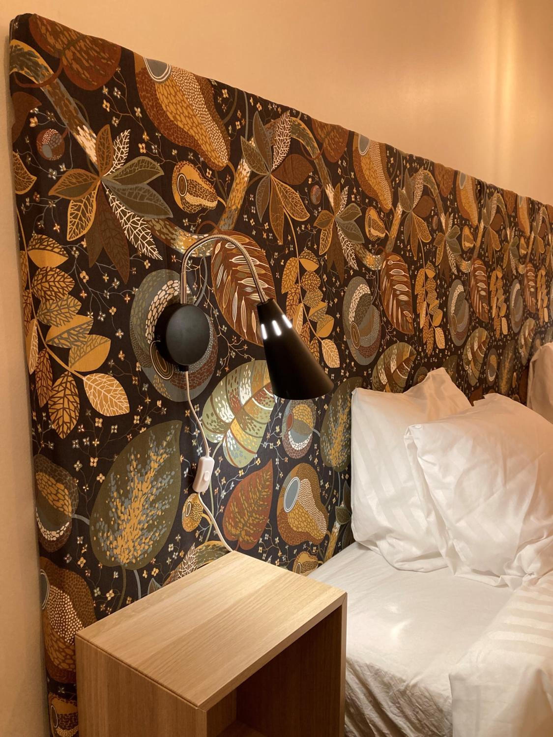 Hotel Roslovs Gard Vackert Boende I En Naturskon Miljo.