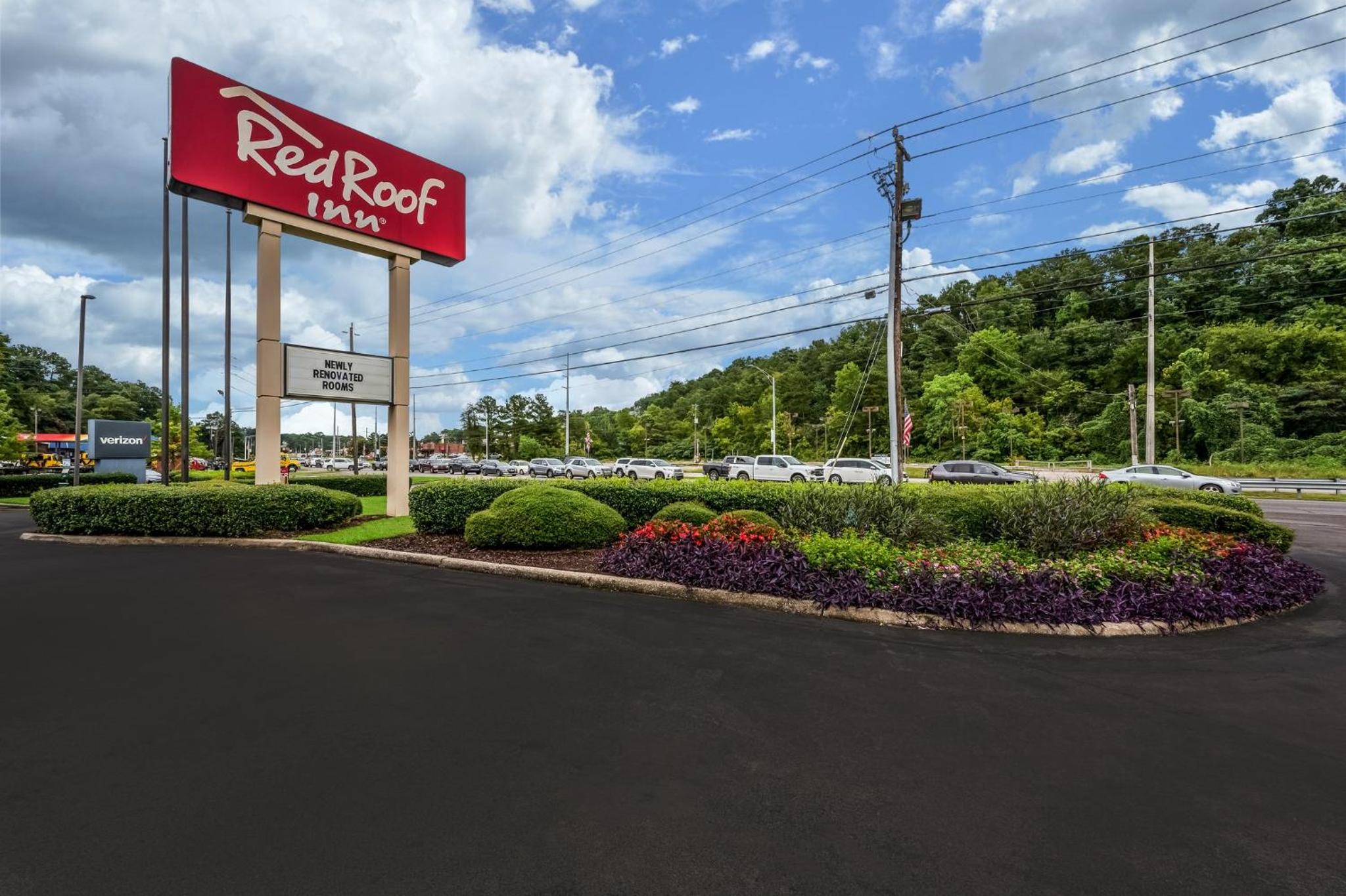 Birmingham Vacations - Red Roof Inn Birmingham South - Property Image 3