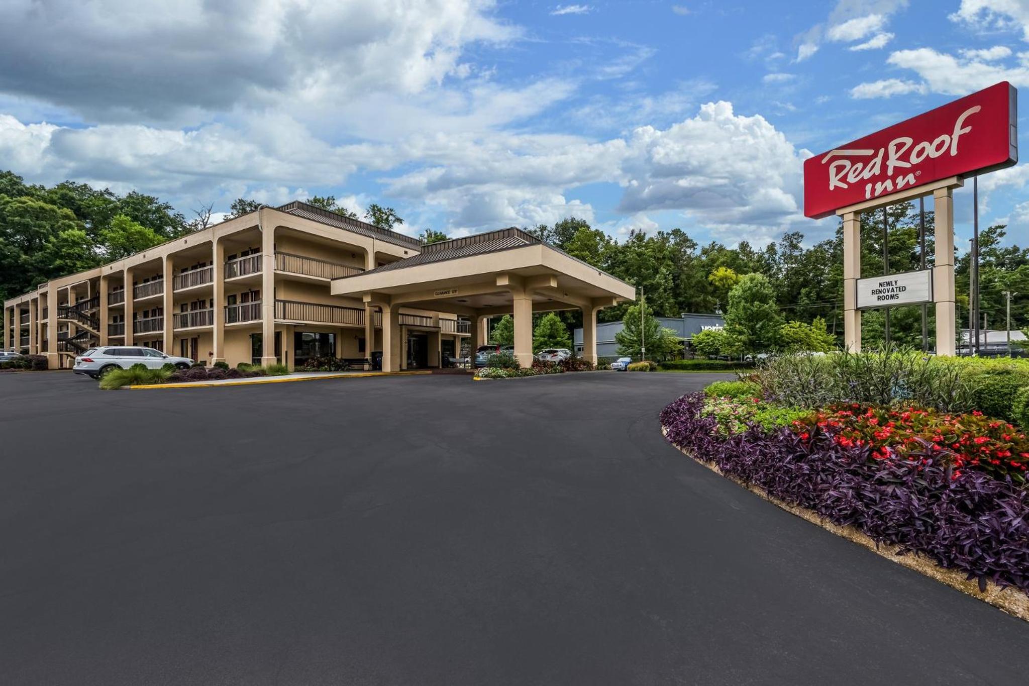 Hotel Red Roof Inn Birmingham South - Image 1