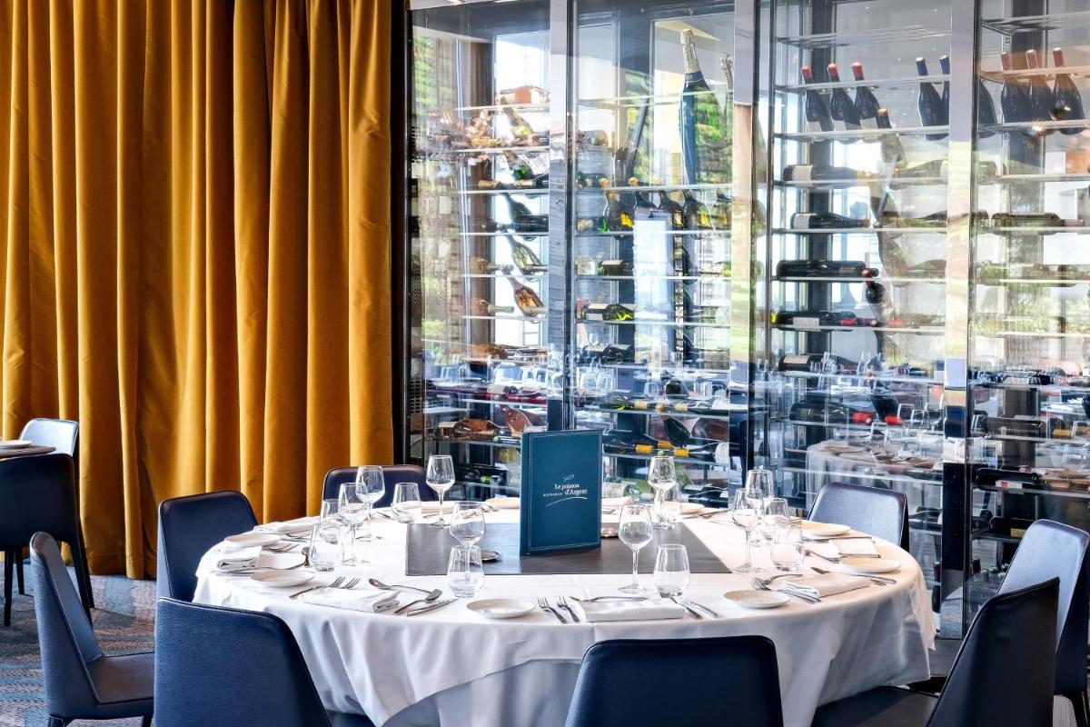 restaurant