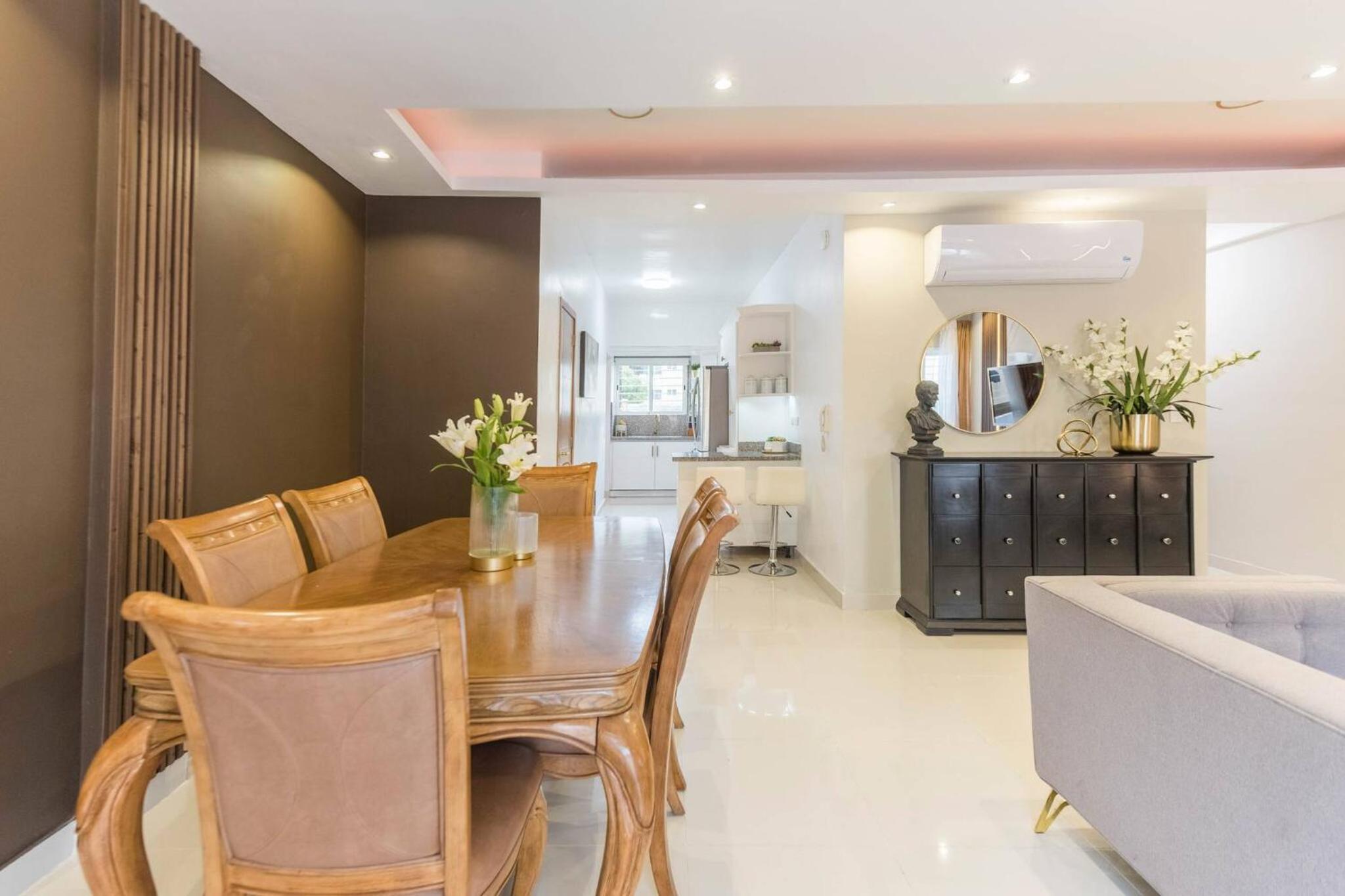 Upscale 3 Br Apartment For Family Or Friends Stay view 4