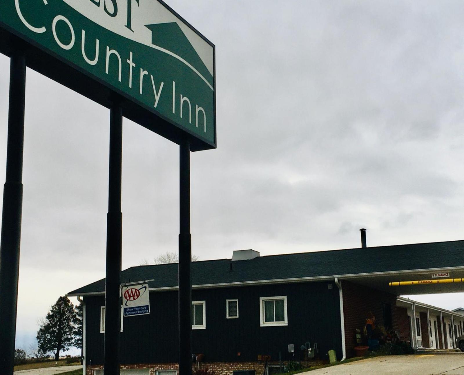 Crest Country Inn