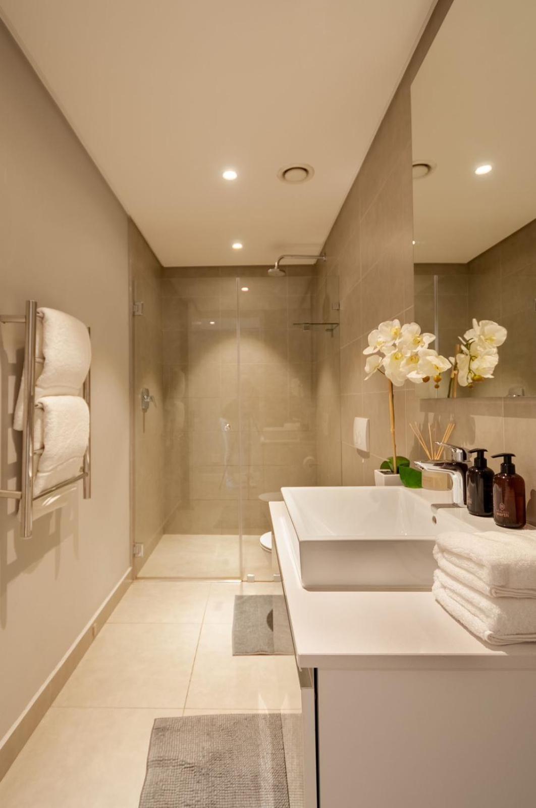 Greenpoint Designer Apartment near Stadium & Waterfront view 5