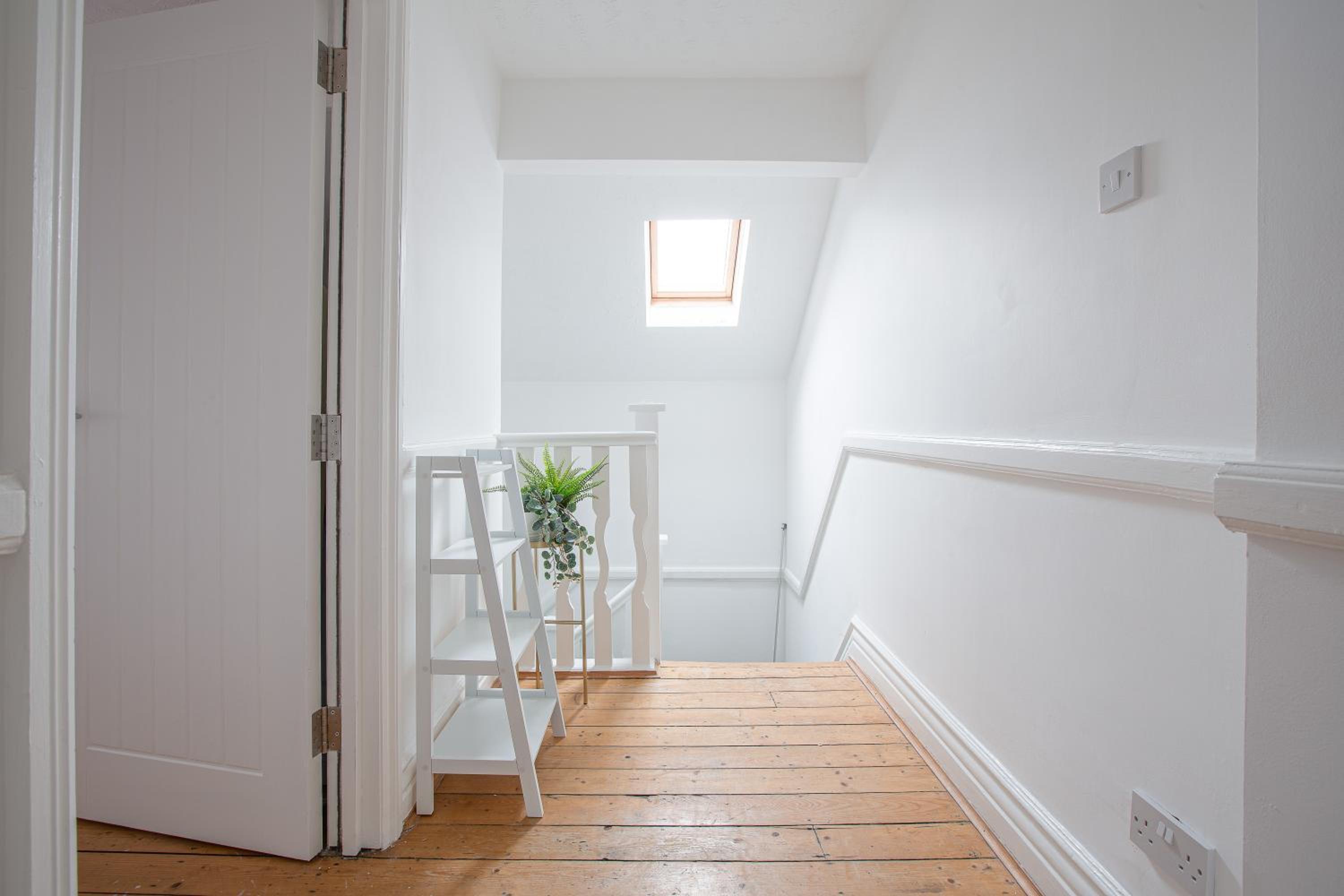 Charles Alexander Short Stay - Hove Suite view 3
