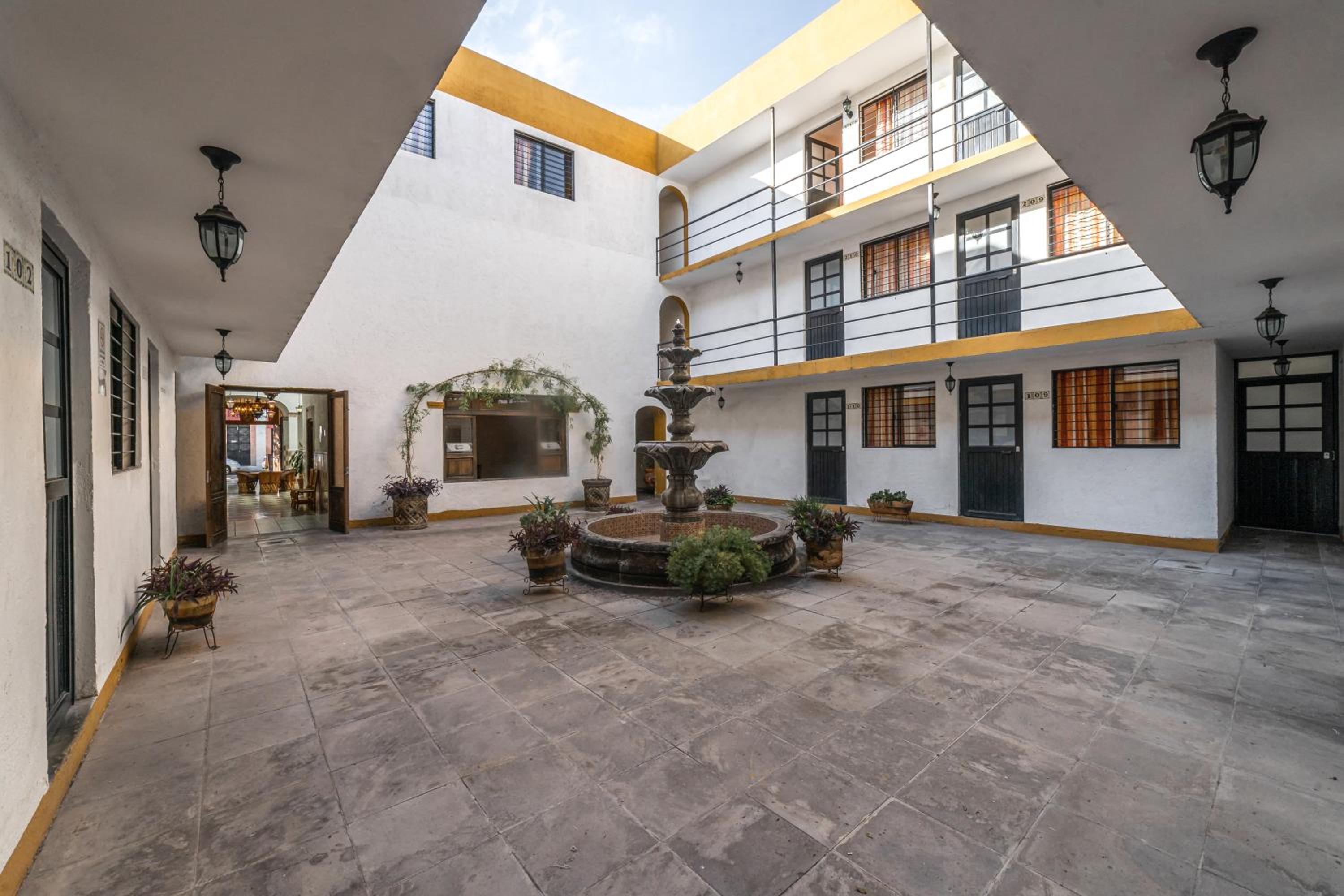 Hotel Meson de Isabel photo 9 of 24