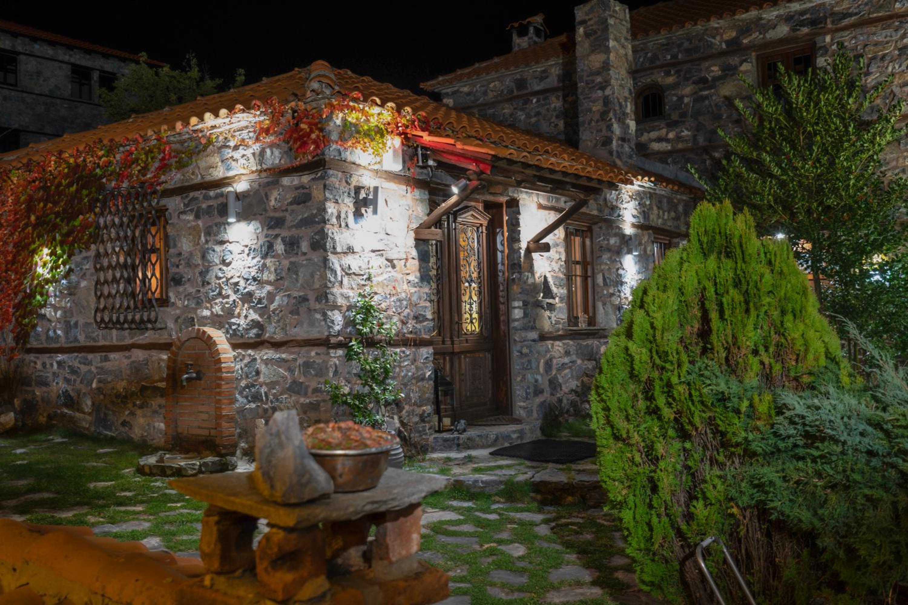 4 Seasons Premium Chalet & Massage Treatments view 2