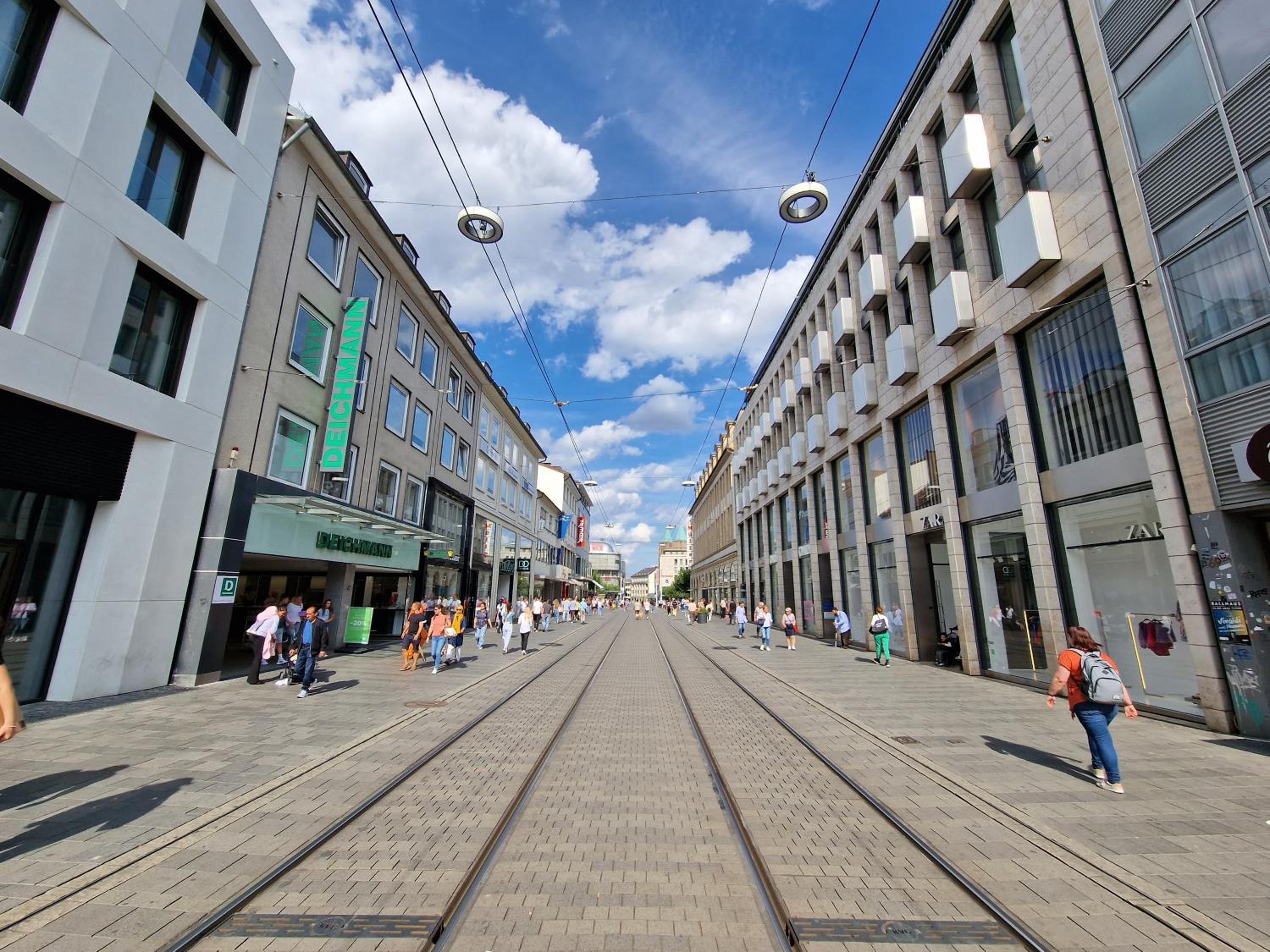 Exklusives und helles Dachgeschoss-Apartment No 1 im Zentrum von Kassel, schnelles 1Gbit Internet, Geschirrspüler, Boxspringbetten