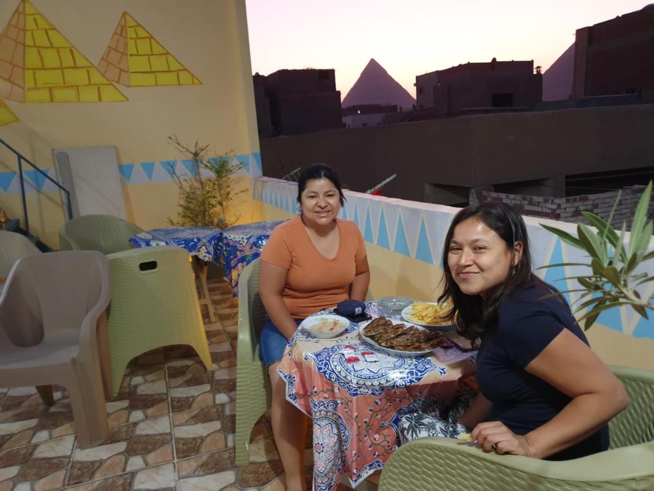 Jana Pyramids view inn