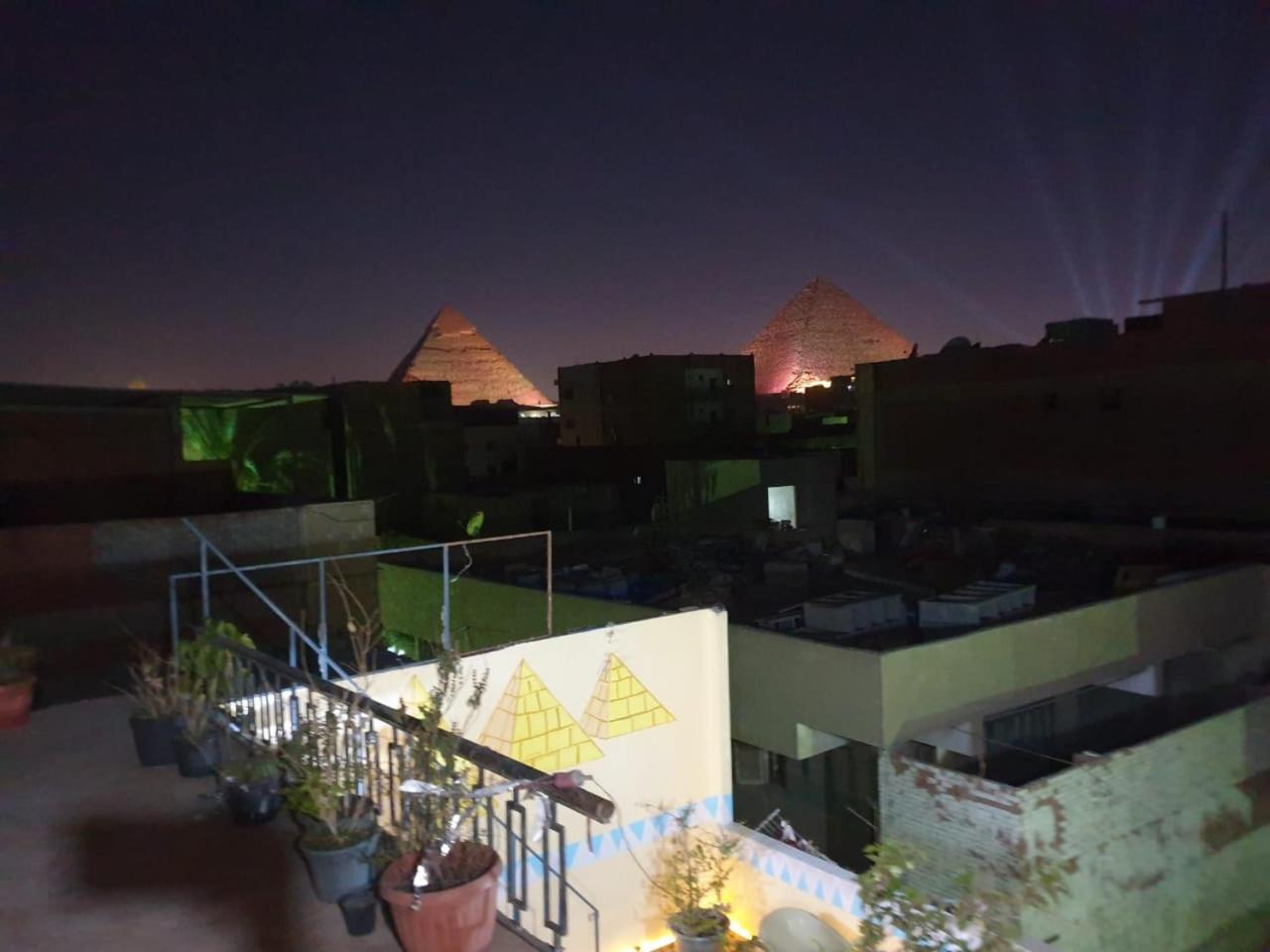 Jana Pyramids view inn