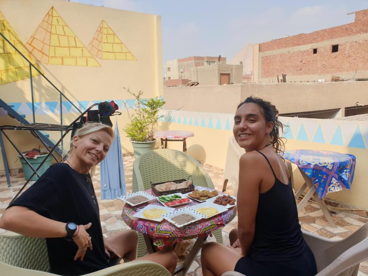 Jana Pyramids view inn