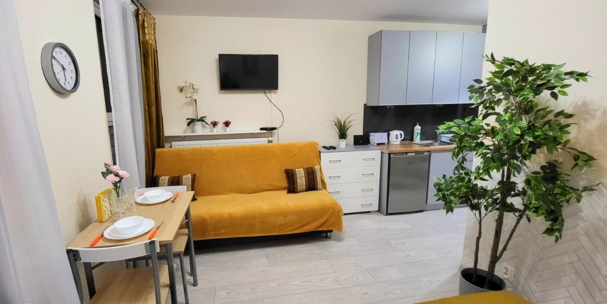 Cozy modern Apartment ASTORIA MAGIC ORANGE OLD TOWN view 4