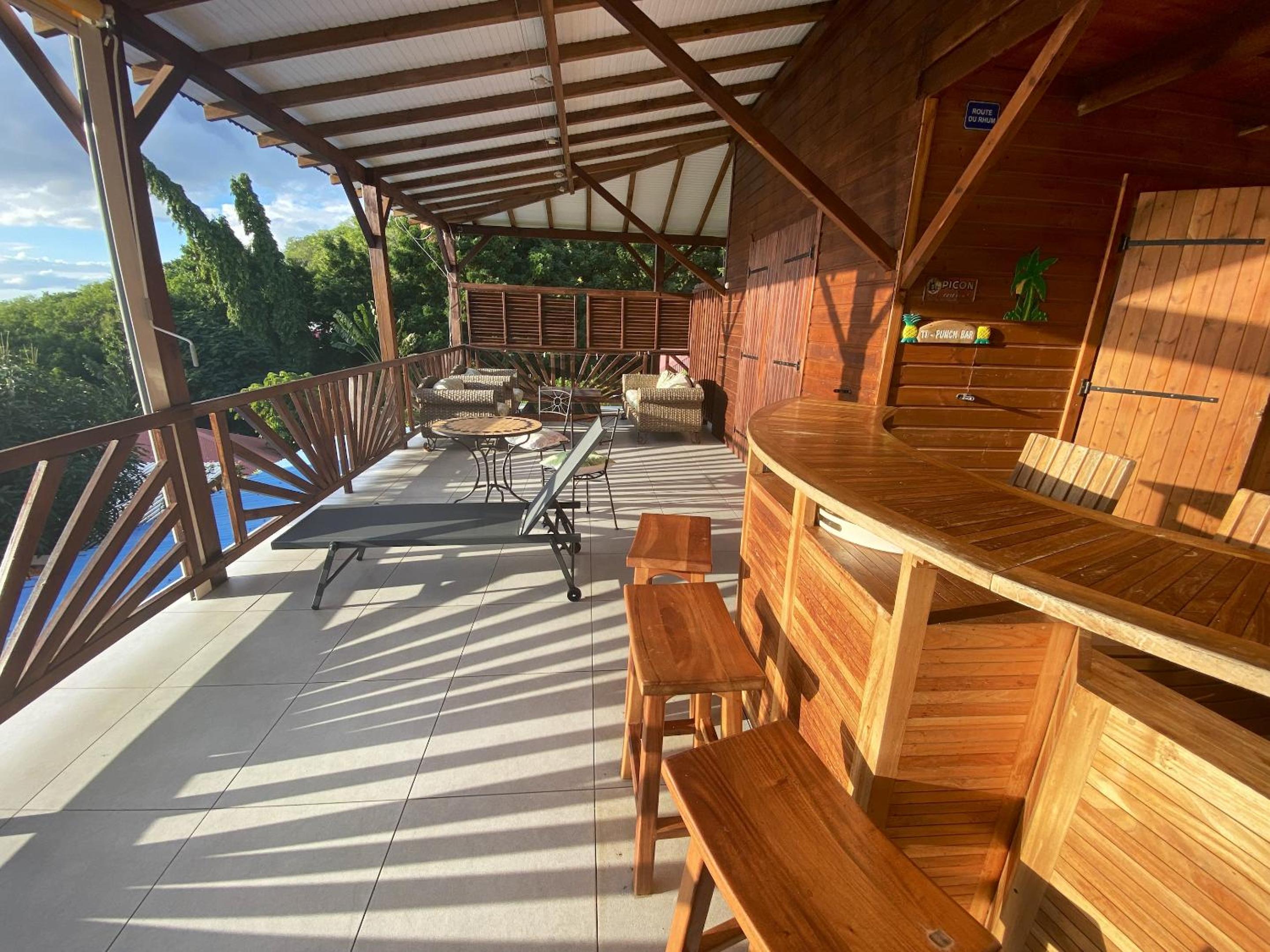 Villa panoramique à Pointe-Noire avec vue sur mer et piscine view 2