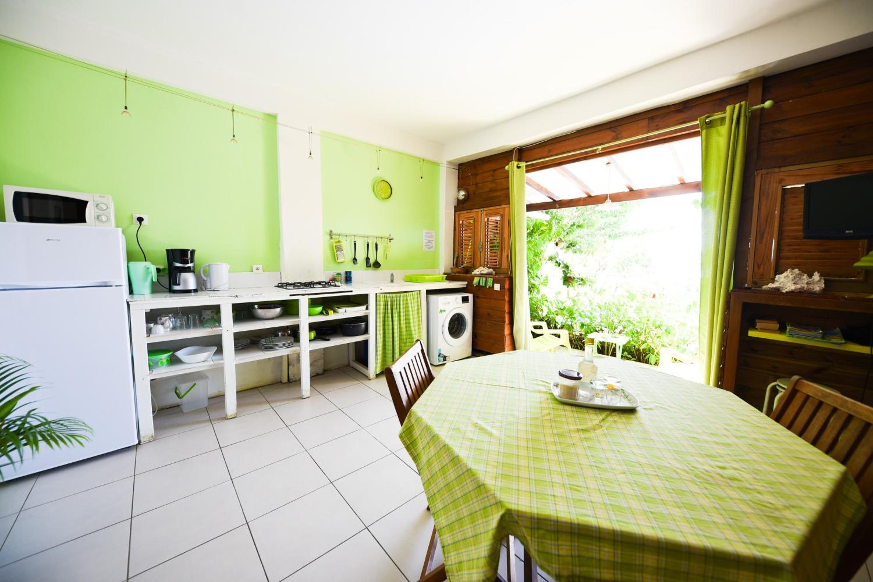 Appartement charmant à Pointe-Noire, vue mer, 51 m², piscine